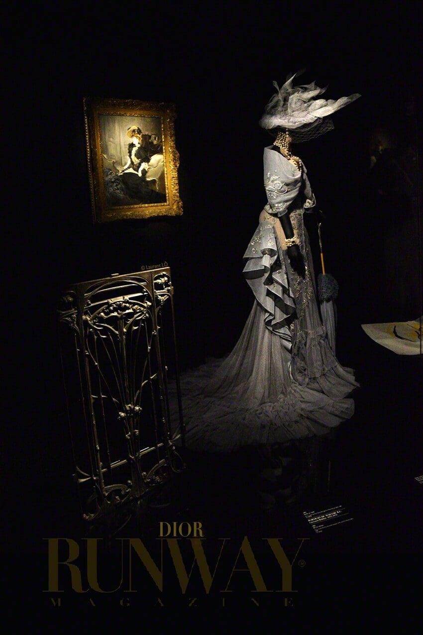 Exposition Christian Dior par Runway Magazine. CHRISTIAN DIOR - Couturier de rêve