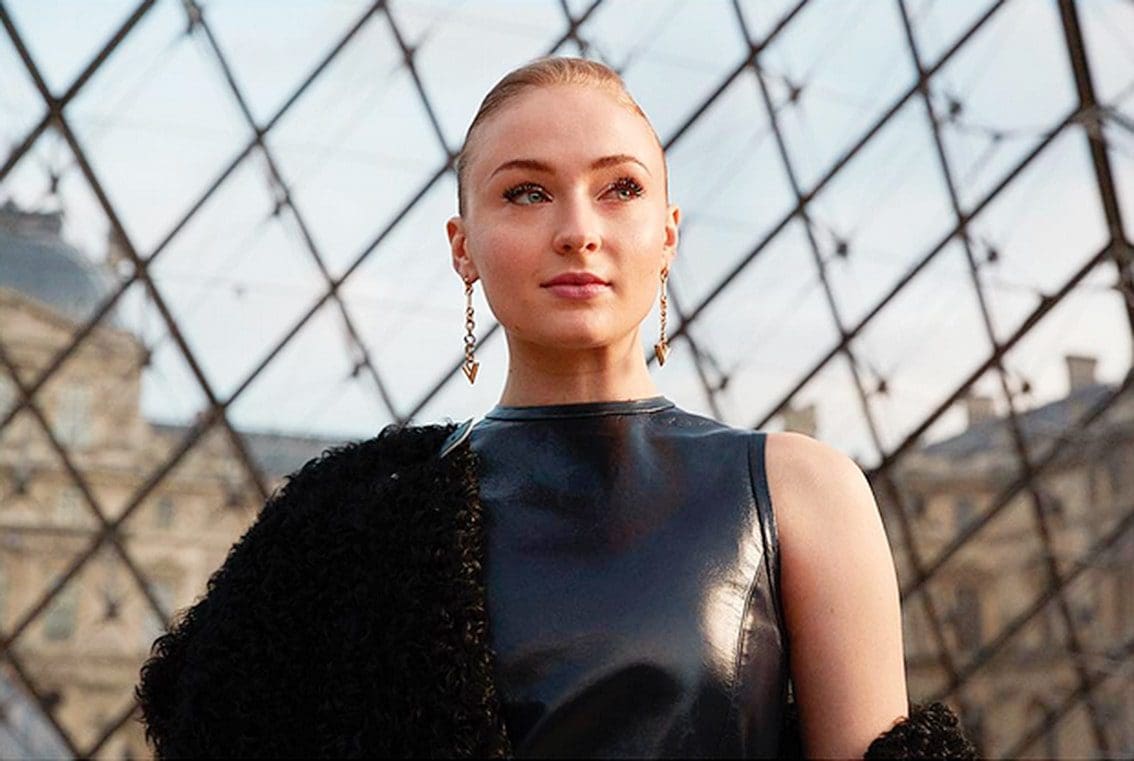 Louis-Vuitton-Nicolas-Ghesquière-Sophie-Turner-PFW-photo-thomaslohrsstudio-eleonora-de-gray-editorinchief-1official-runwaymagazine