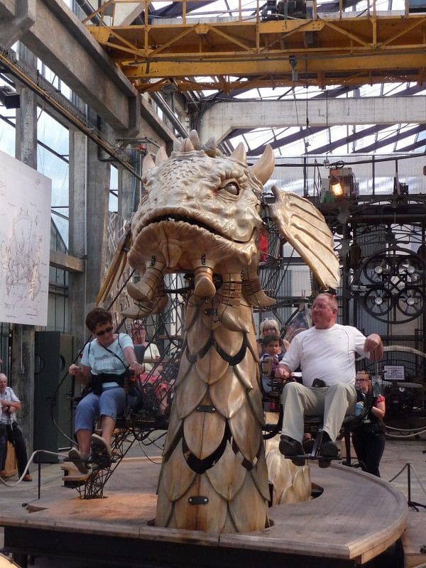 Runway-雑誌-Les-Machines-Nantes-Francois-Delaroziere-steampunk-mecanics-fashion-dragon
