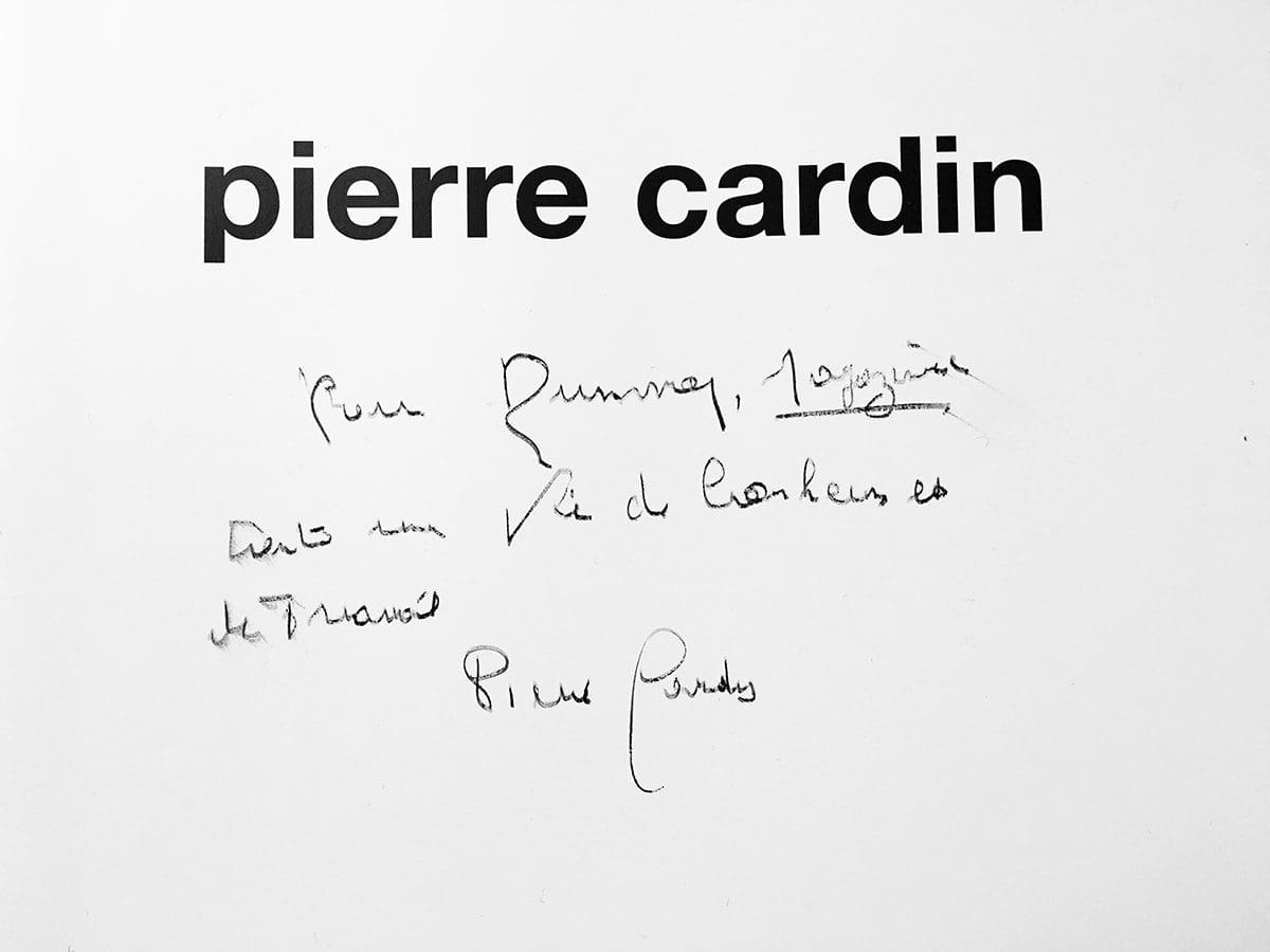 PIERRE CARDIN firma del libro di Runway Magazine