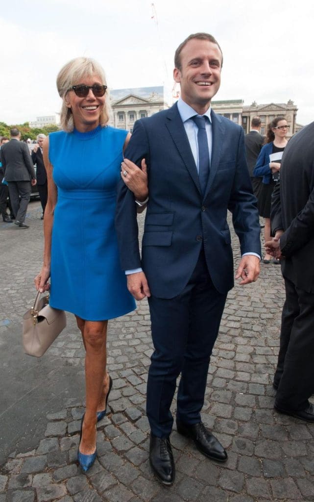 brigitte macron blue dress Simple elegance: Brigitte Macron in a dark blue edition spiced with a  bracelet (PHOTO)