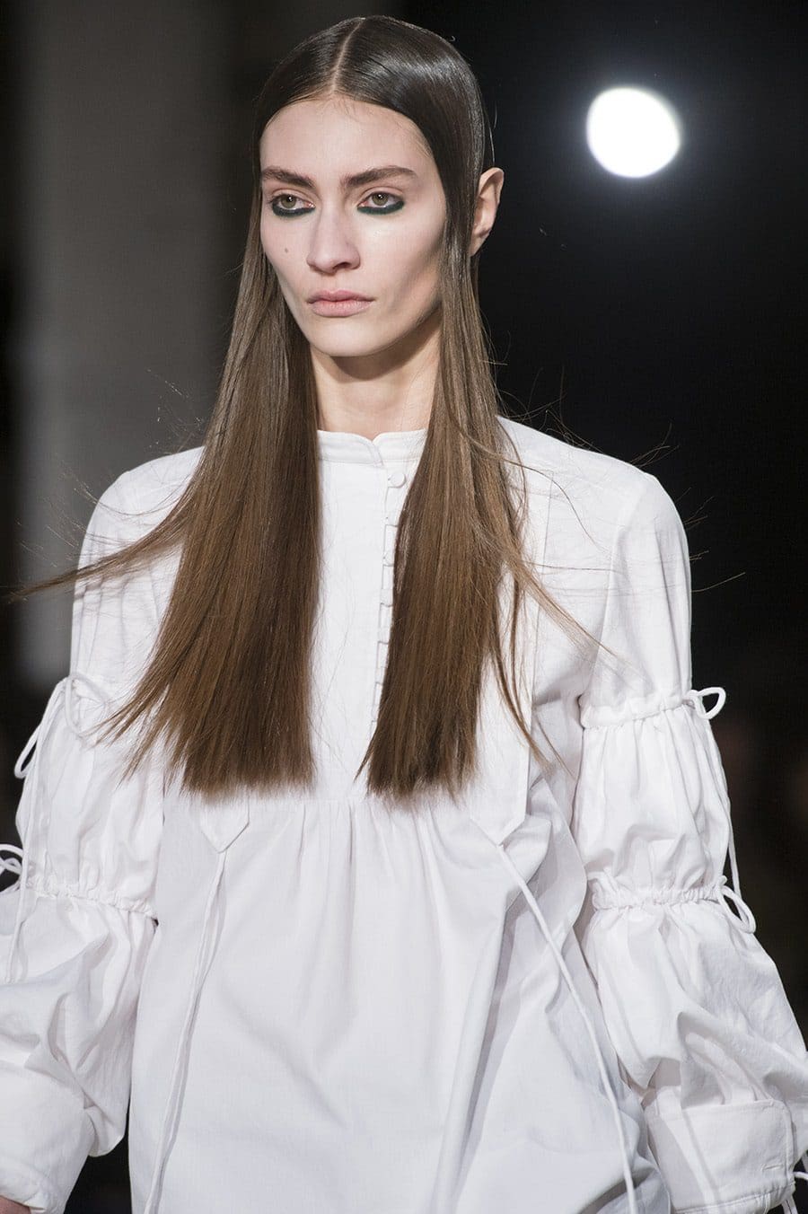 Veronique Branquinho para o outono / inverno 2017-2018 Paris Fashion Week by Runway revista