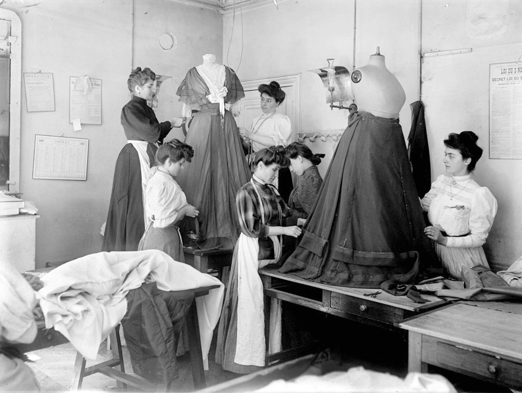 PARIS - ATELIER DE COUTURE WORTH El primer desfile de moda