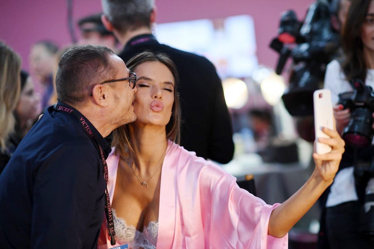 alessandra-ambrosio-victoria-s-secret-fashion-show-2016-backstage-5 アレッサンドラ・アンブロジオ