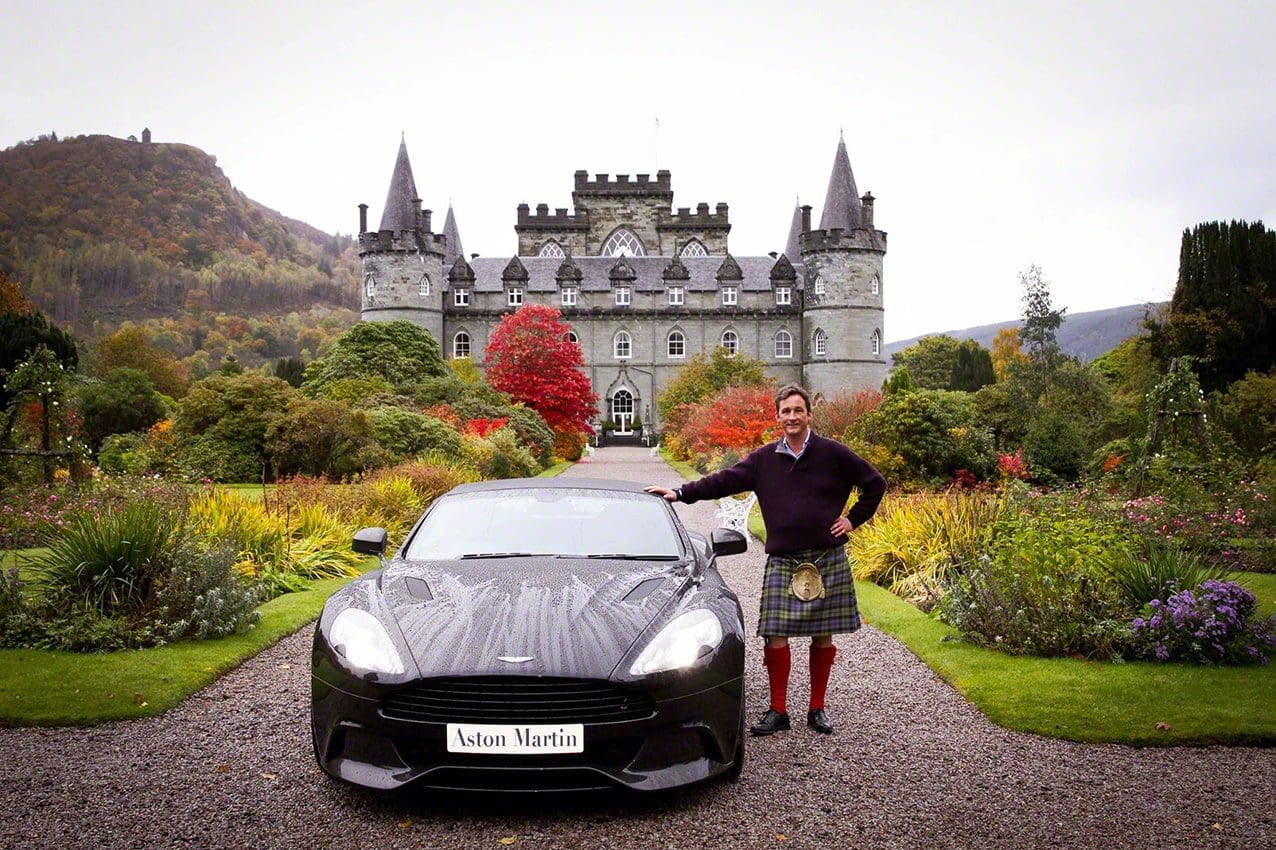 aston-martin-offizielles-foto-eleonora-de-grey-runway-Magazin Mode- und Luxusautos