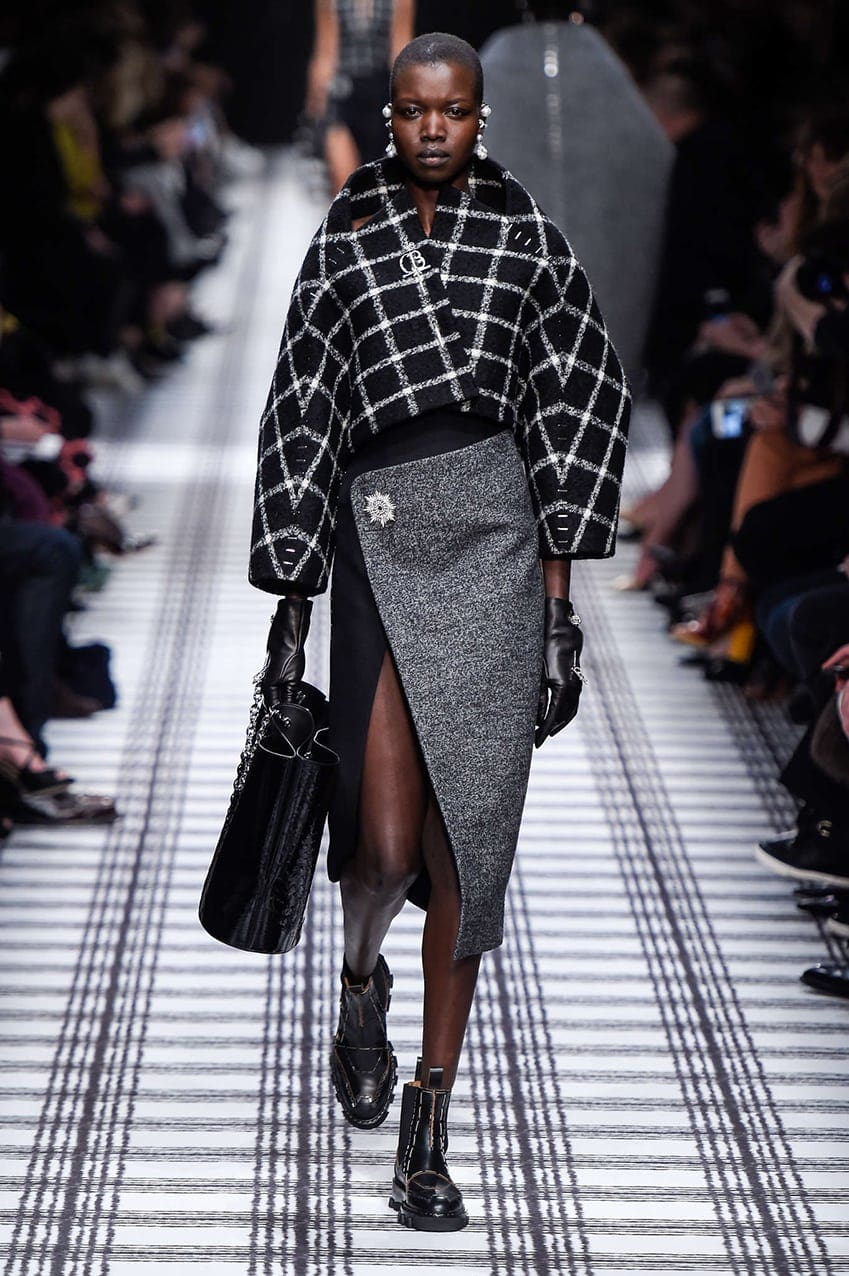 Balenciaga-Jupe-Portefeuille-runway-Журнал History of Skirt, автор: Runway Магазины