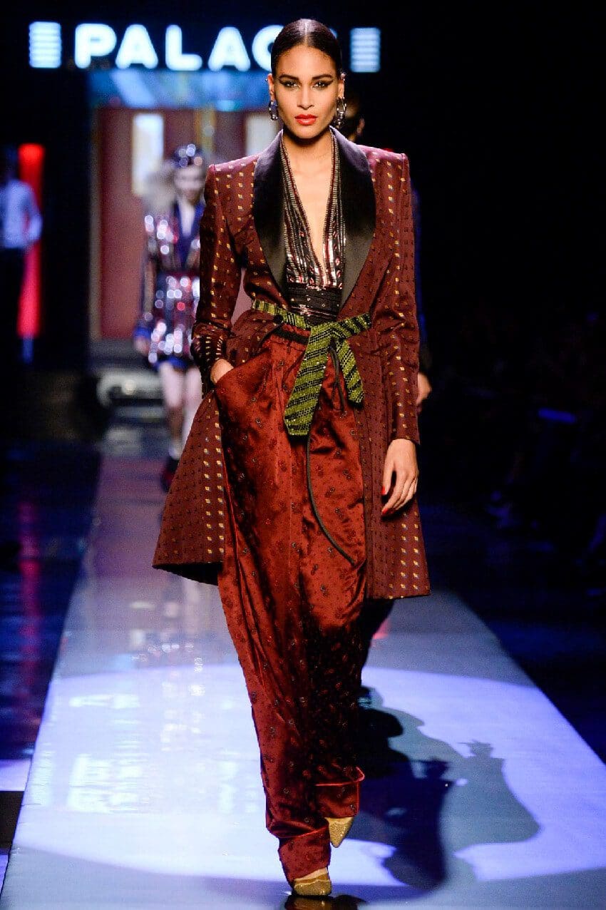 シンディブルーナジャンポールゴルチエ春夏2016年ファッションショーRunway-雑誌シンディブルーナ-フランスのトップモデル。 沿って Runway 雑誌