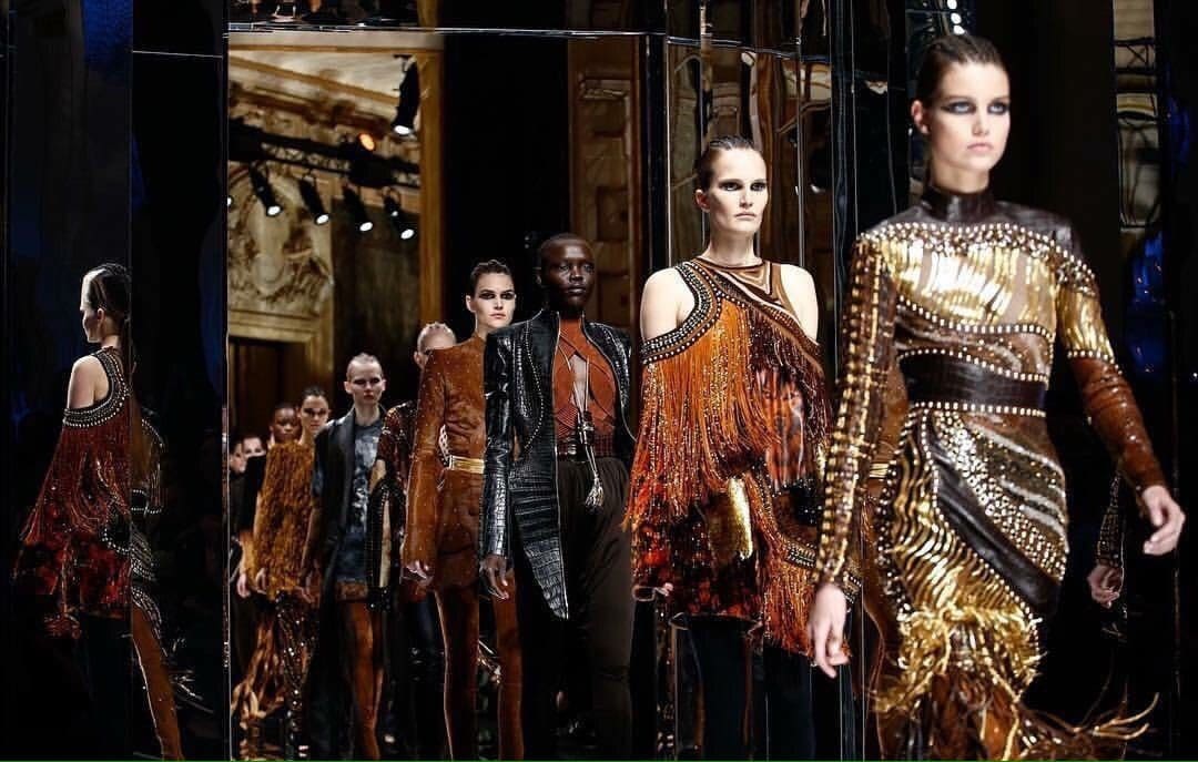 Balmain на Неделе моды в Париже осень-зима 2017-2018, автор: Runway Магазины