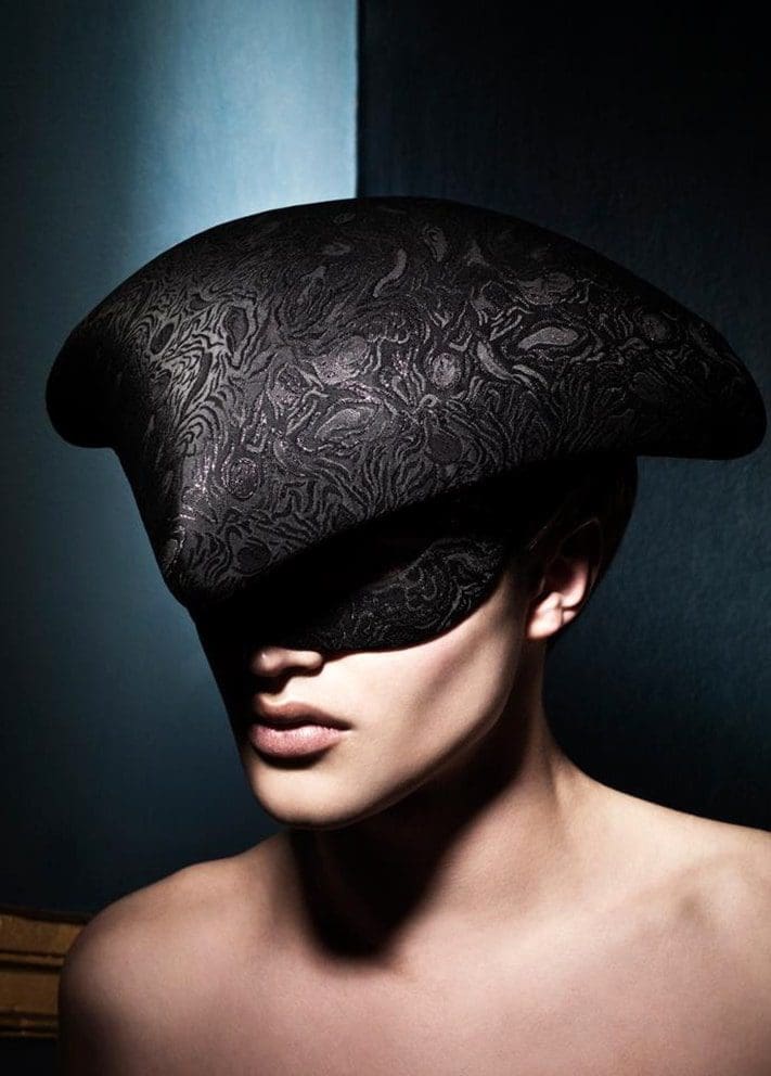 foto-Philippe-Kerlo-Hat-philip-treacy-alexander-mcqueen-eleonora-de-grey-editor-chefe-oficial-runway-revista