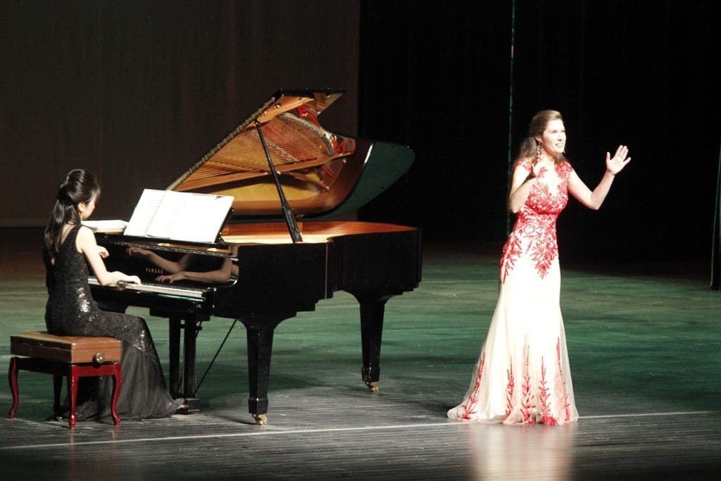 Aurélie LOILIER, Soprano par Runway Magazine