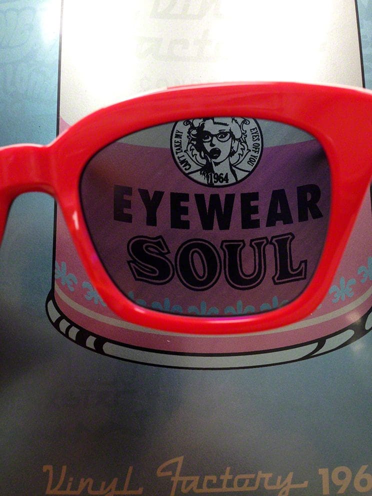 vinil-fabrica-runway-magazine-eleonora-de-grey-mikael-guigui-guillaumette-duplaix-gafas de sol-22