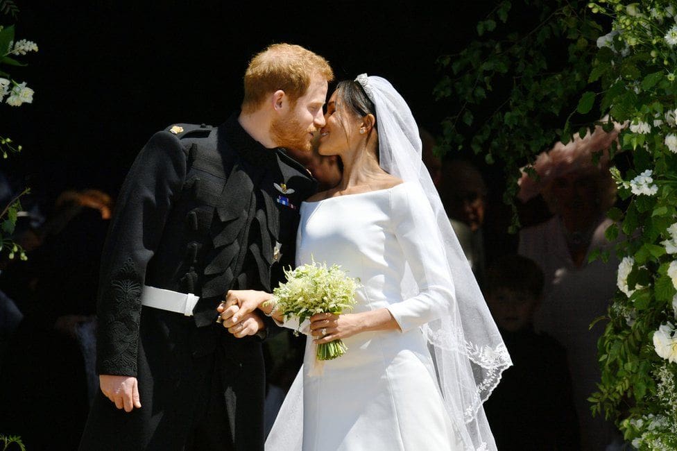 Príncipe Harry, duque de Sussex y Meghan Markle - Boda real 2018 de Runway Revistas