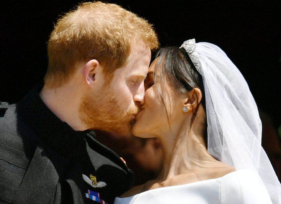 Príncipe Harry, duque de Sussex y Meghan Markle - Boda real 2018 de Runway Revistas