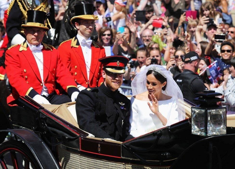 Príncipe Harry, duque de Sussex y Meghan Markle - Boda real 2018 de Runway Revistas