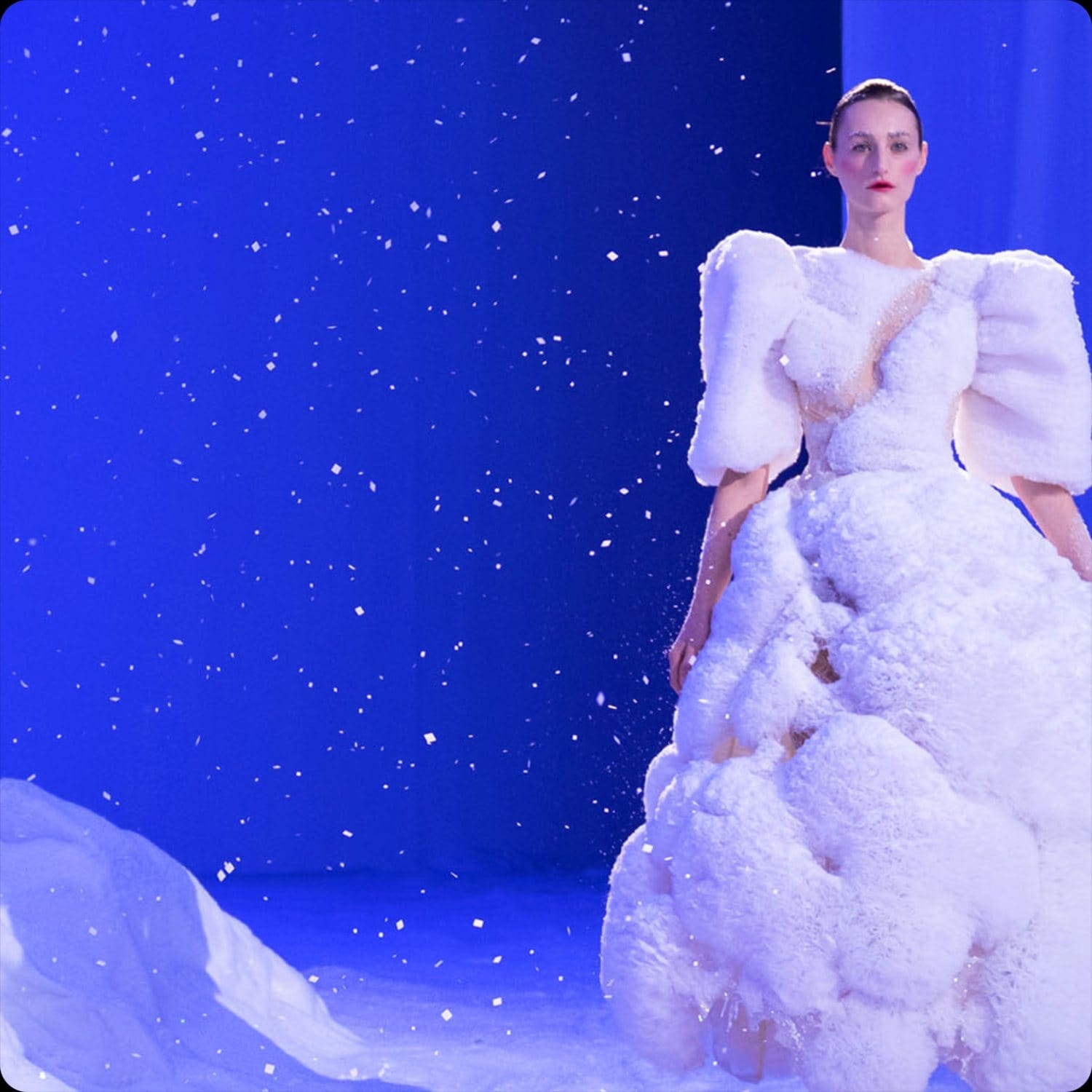 Guo Pei Haute Couture Printemps Été 2020 Semaine de la mode de Paris. Reportage spécial par RUNWAY MAGAZINE