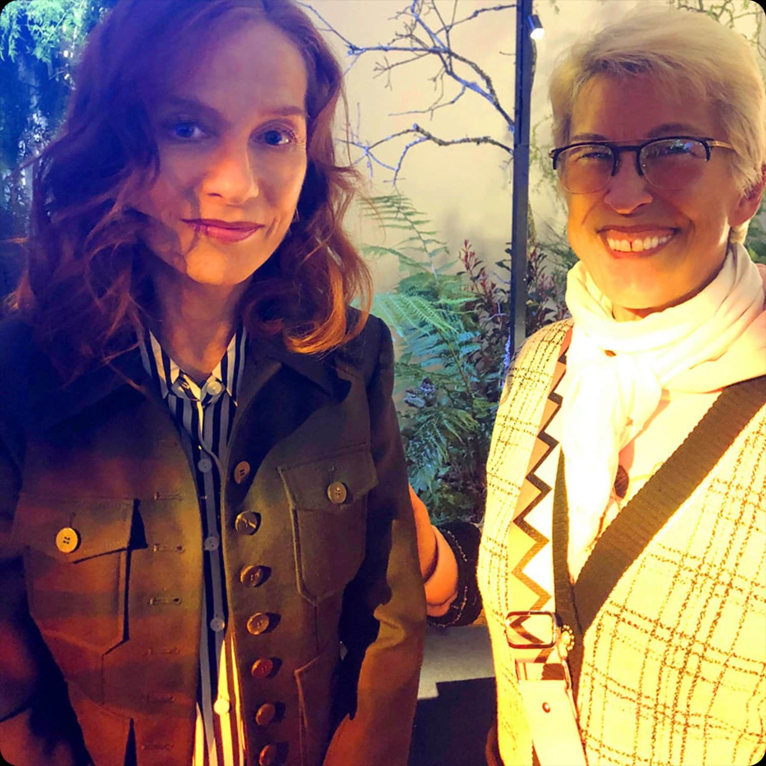 Isabelle Huppert et Guillaumette Duplaix (RUNWAY MAGAZINE Editor) chez Delvaux Automne-Hiver 2020-Semaine de la mode parisienne 2021