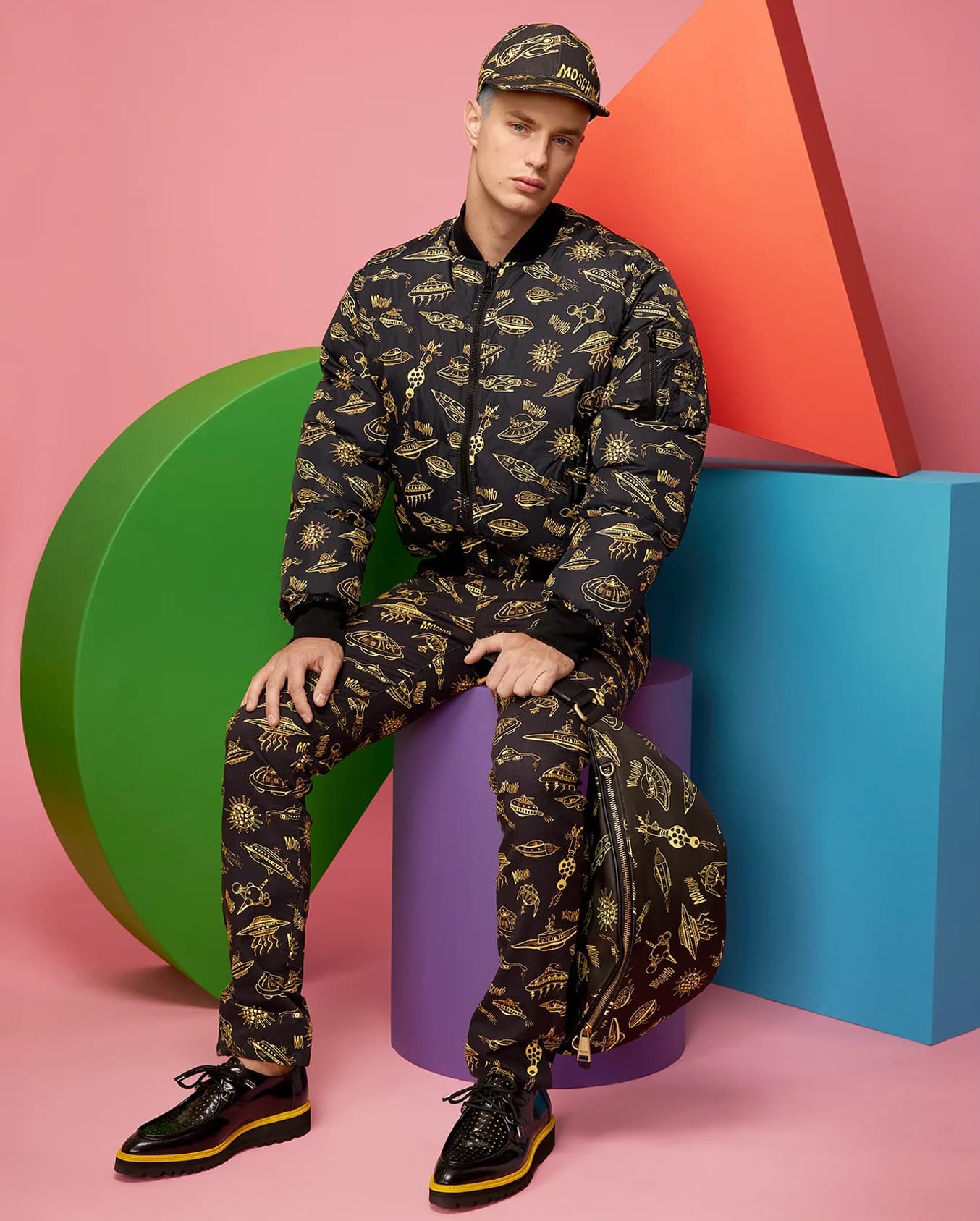 Moschino Printemps Été 2021 Hommes Milan Digital Fashion Week par RUNWAY MAGAZINE