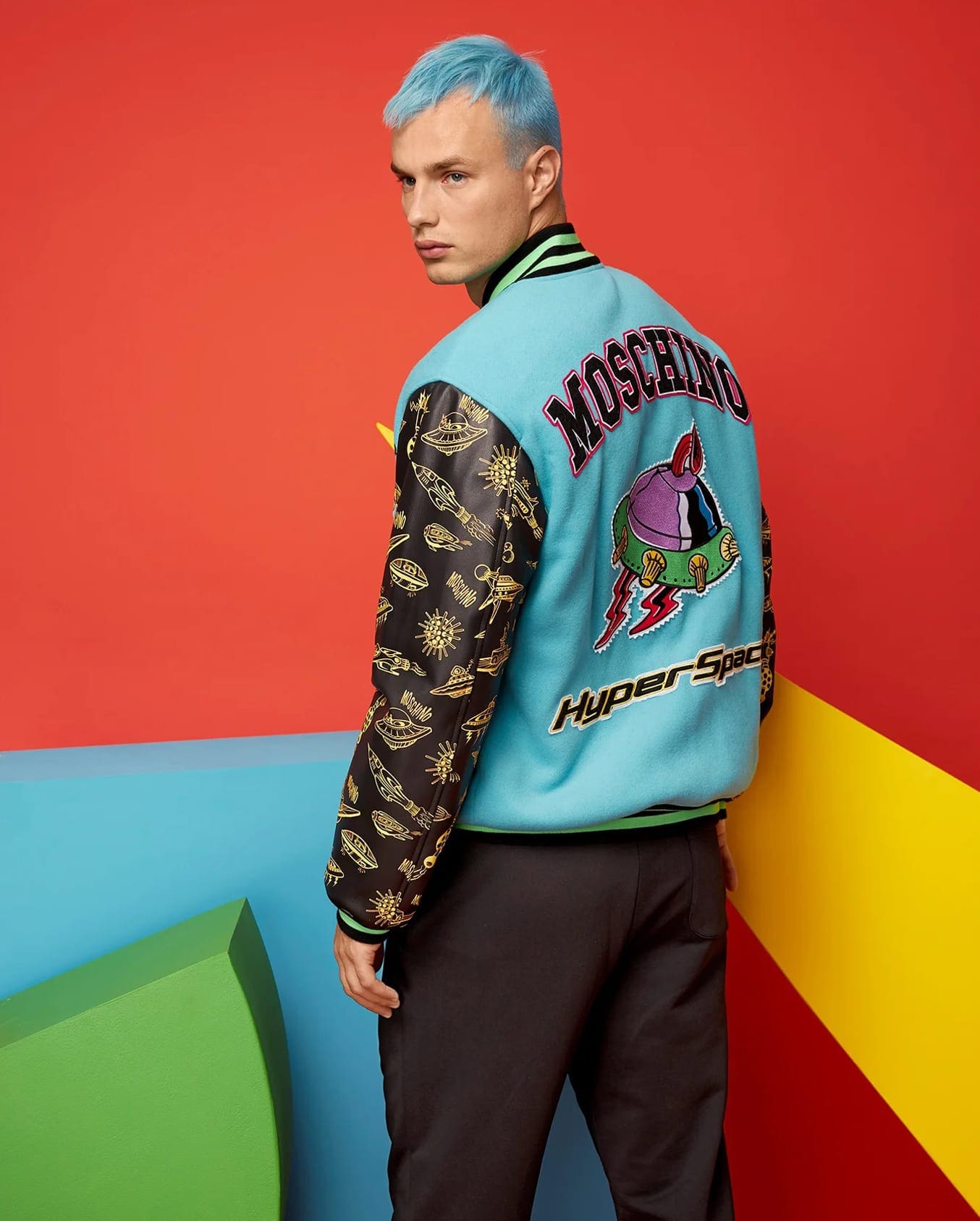 Moschino Printemps Été 2021 Hommes Milan Digital Fashion Week par RUNWAY MAGAZINE