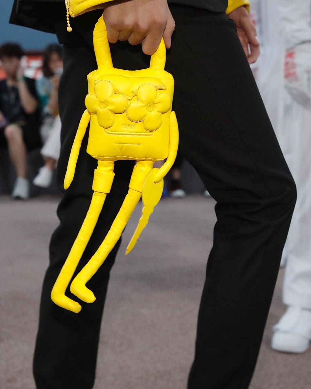 Louis Vuitton Menswear Primavera Estate 2021 di RUNWAY MAGAZINE