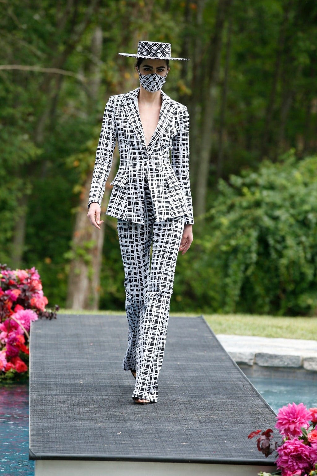 Christian Siriano Printemps Été 2021 New York par RUNWAY MAGAZINE