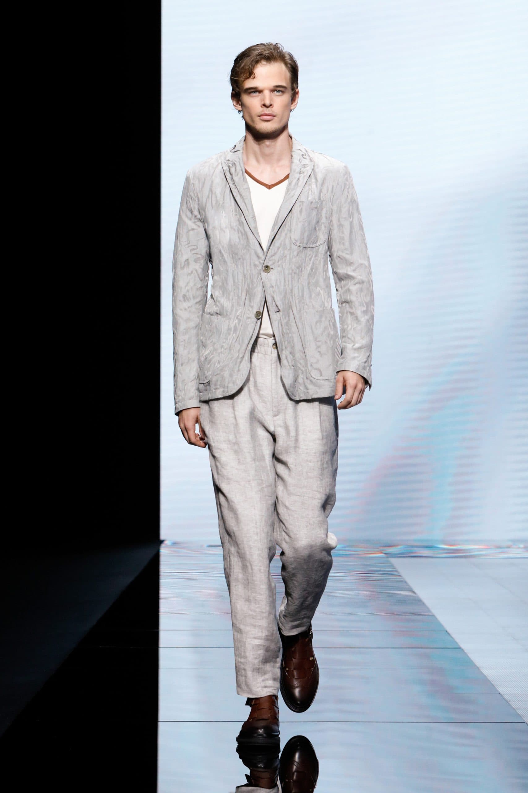 Giorgio Armani Frühling Sommer 2021 von RUNWAY MAGAZIN