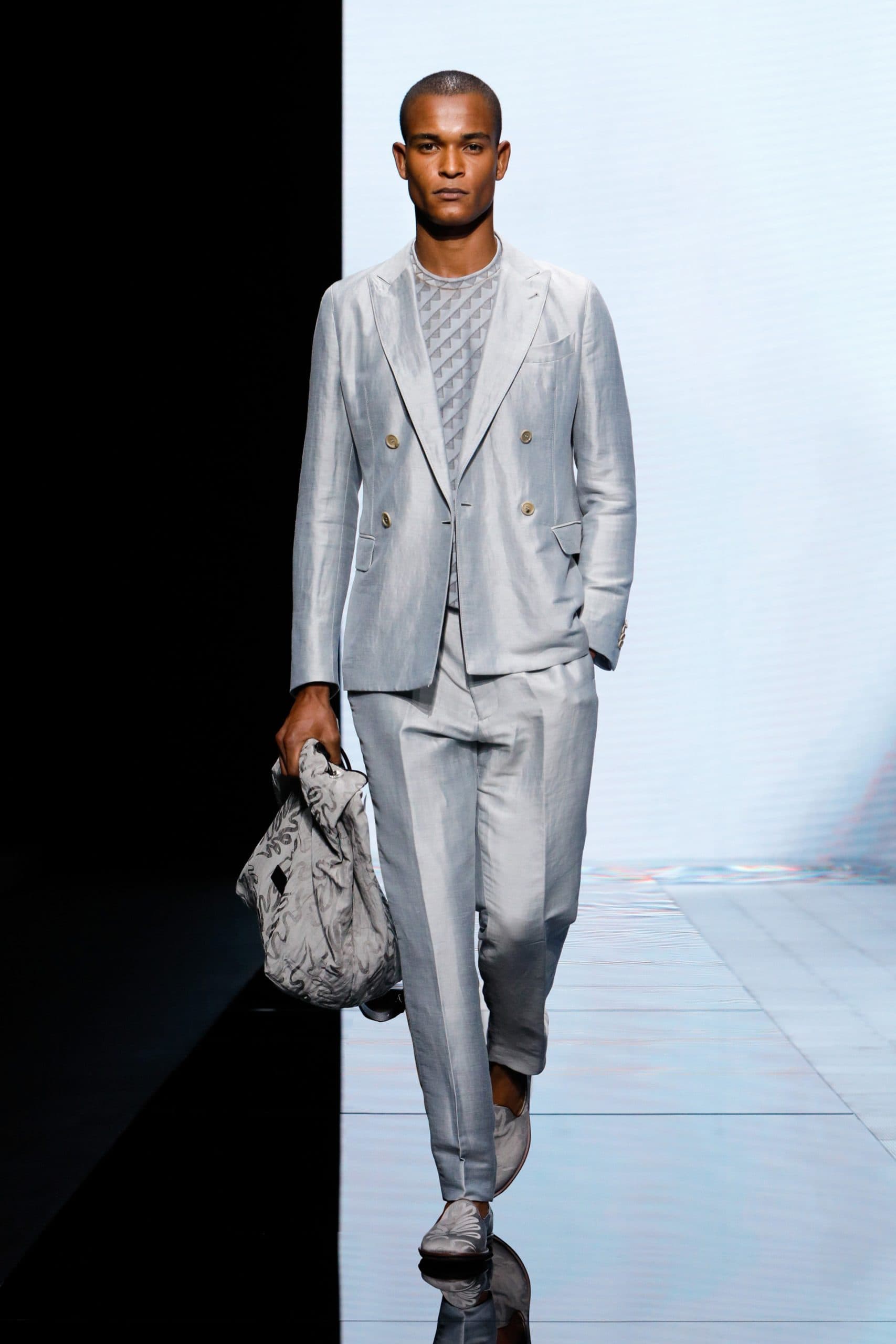 Giorgio Armani Frühling Sommer 2021 von RUNWAY MAGAZIN