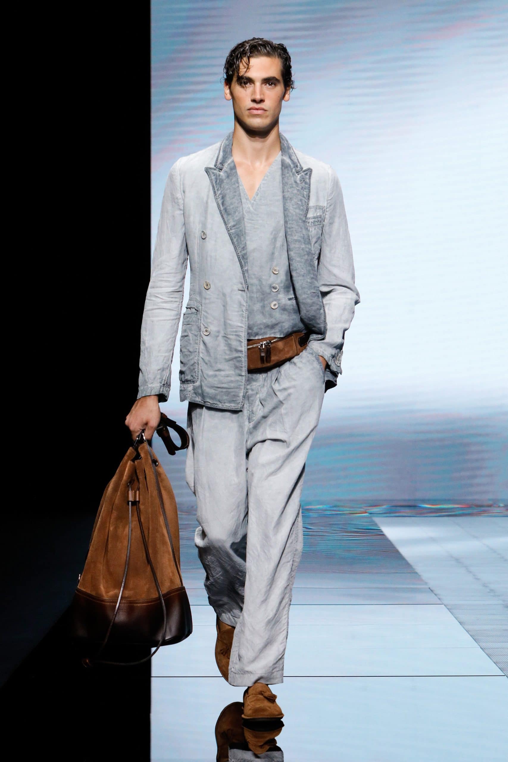 Giorgio Armani Frühling Sommer 2021 von RUNWAY MAGAZIN