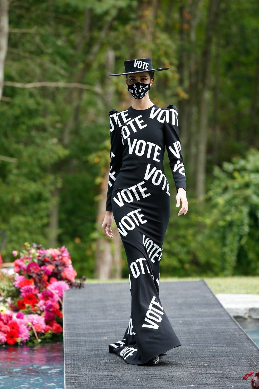Christian Siriano Printemps Été 2021 New York par RUNWAY MAGAZINE