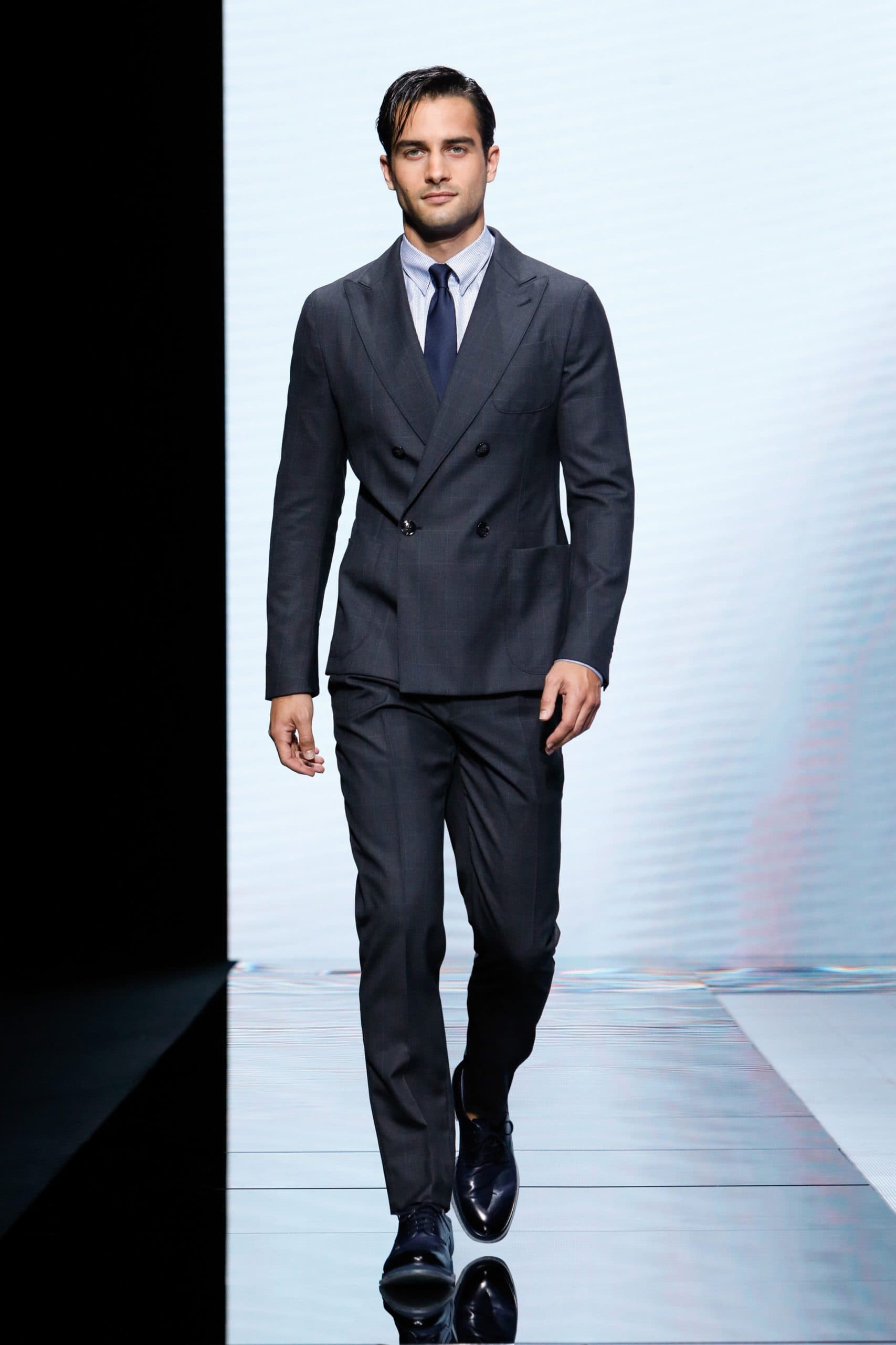 Giorgio Armani Frühling Sommer 2021 von RUNWAY MAGAZIN