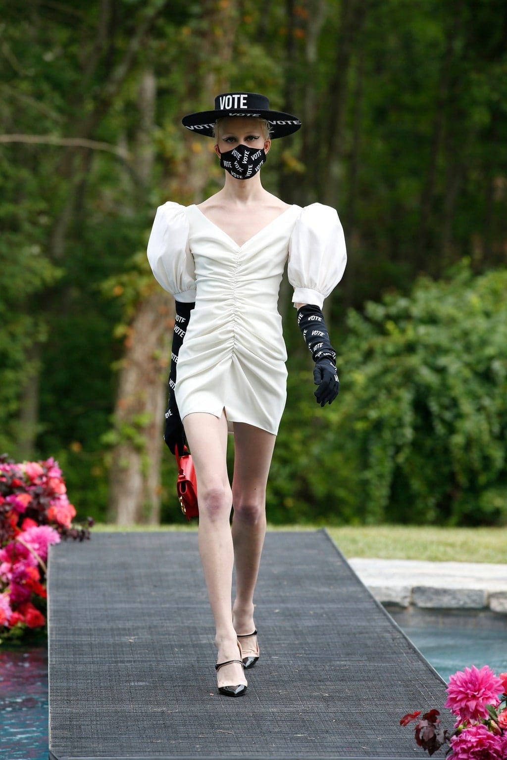 Christian Siriano Printemps Été 2021 New York par RUNWAY MAGAZINE