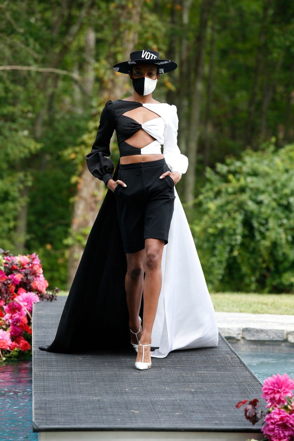 Christian Siriano Printemps Été 2021 New York par RUNWAY MAGAZINE