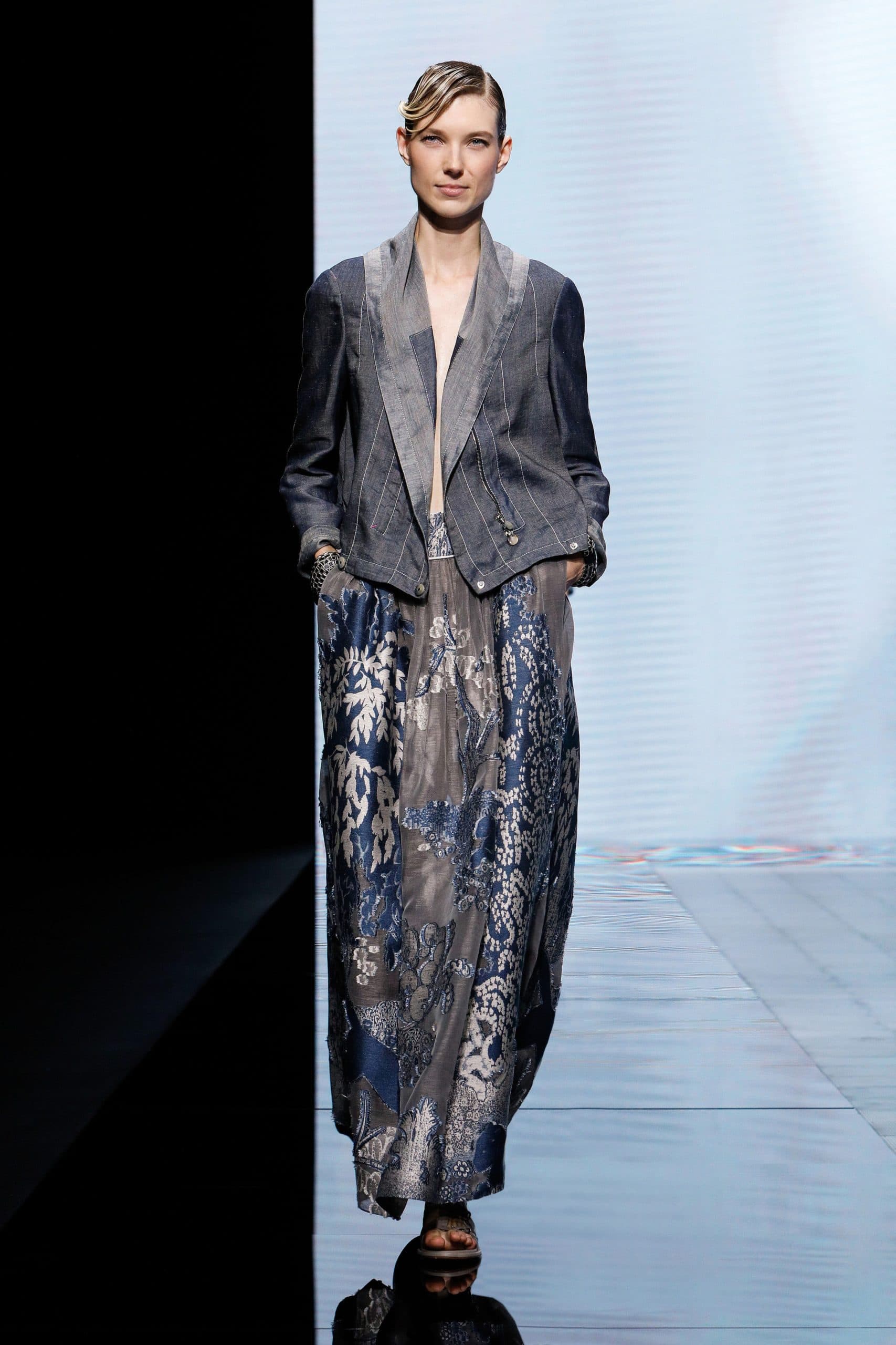 Giorgio Armani Frühling Sommer 2021 von RUNWAY MAGAZIN