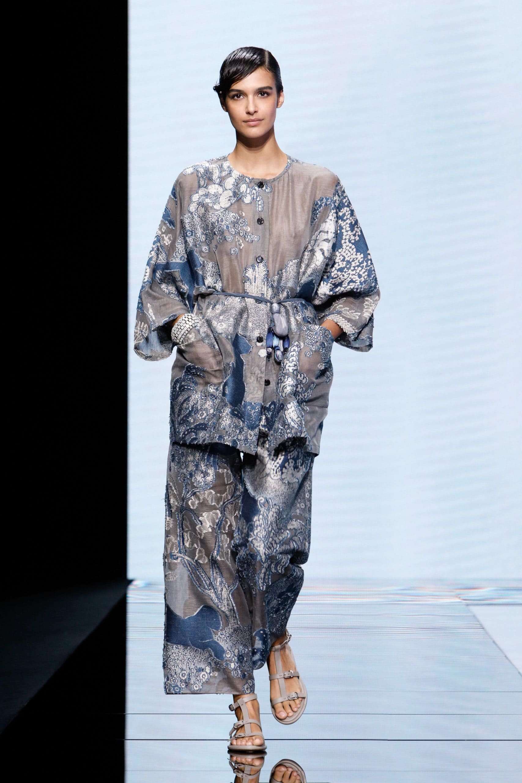 Giorgio Armani Frühling Sommer 2021 von RUNWAY MAGAZIN