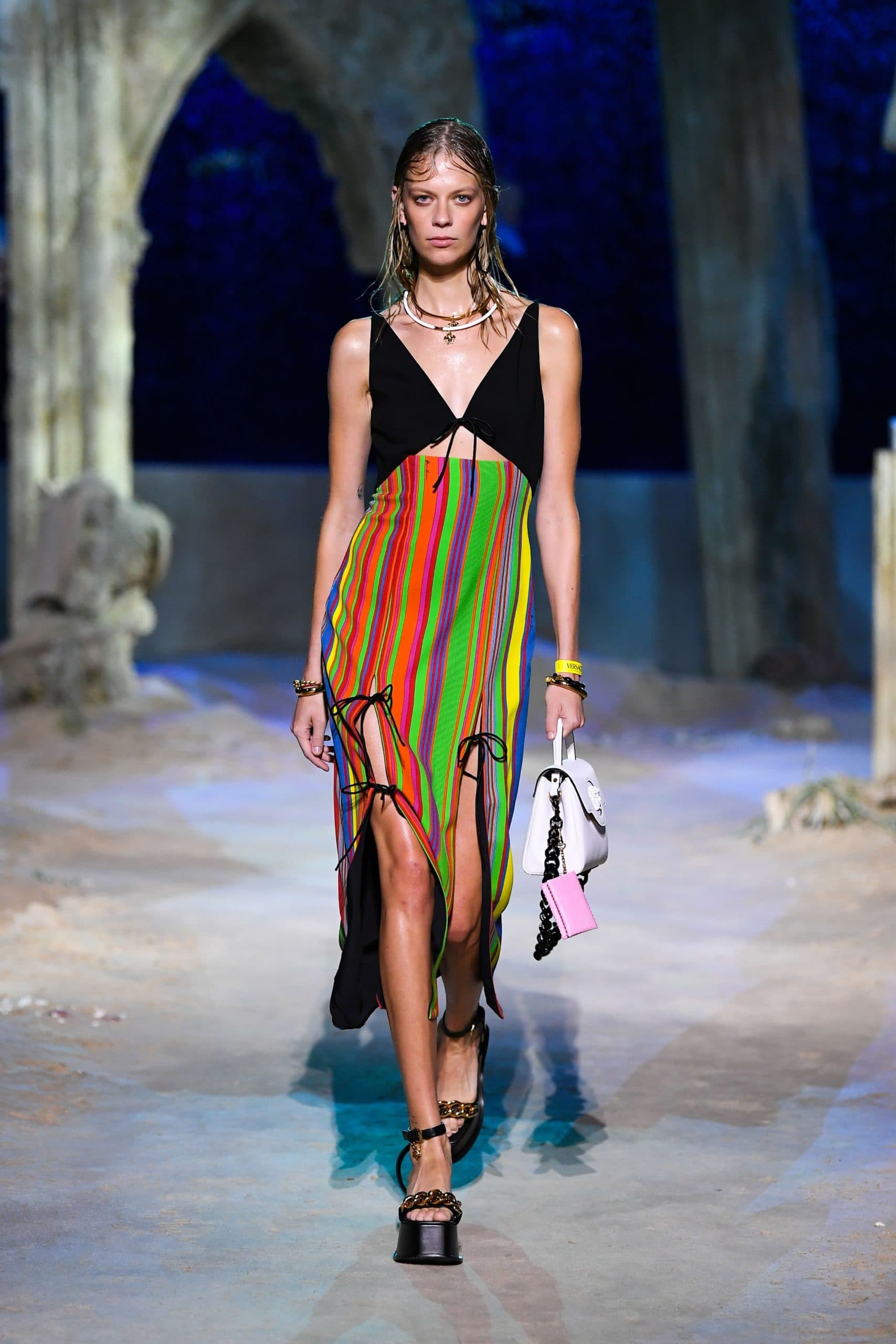 ヴェルサーチ春夏2021年 RUNWAY マガジン