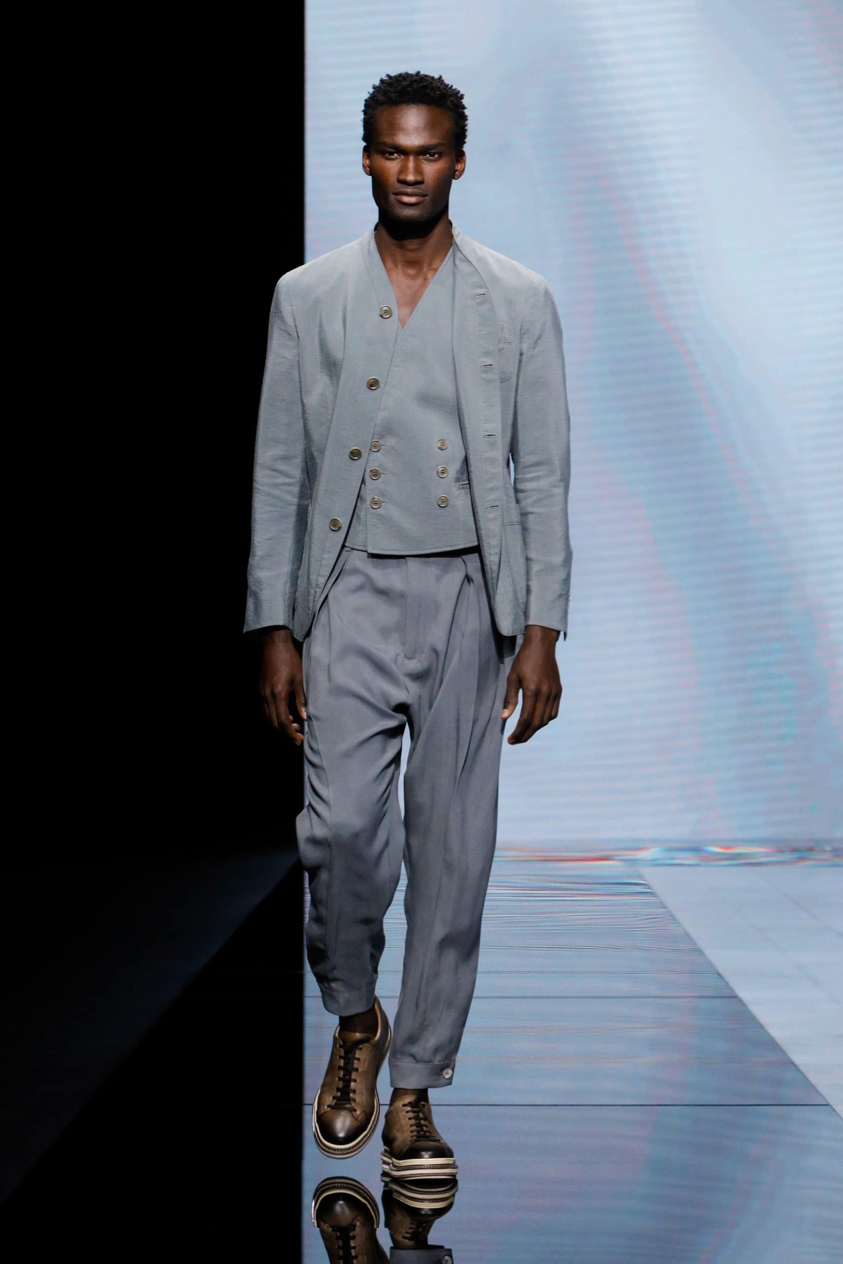 Giorgio Armani Frühling Sommer 2021 von RUNWAY MAGAZIN