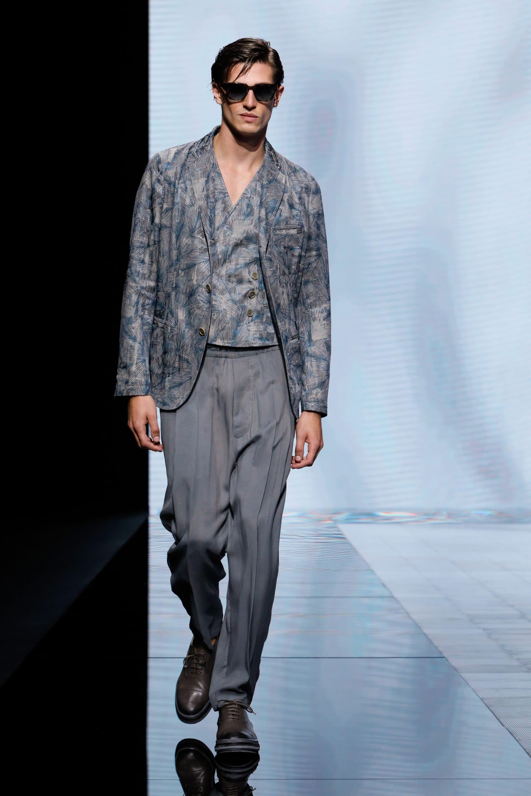 Giorgio Armani Frühling Sommer 2021 von RUNWAY MAGAZIN