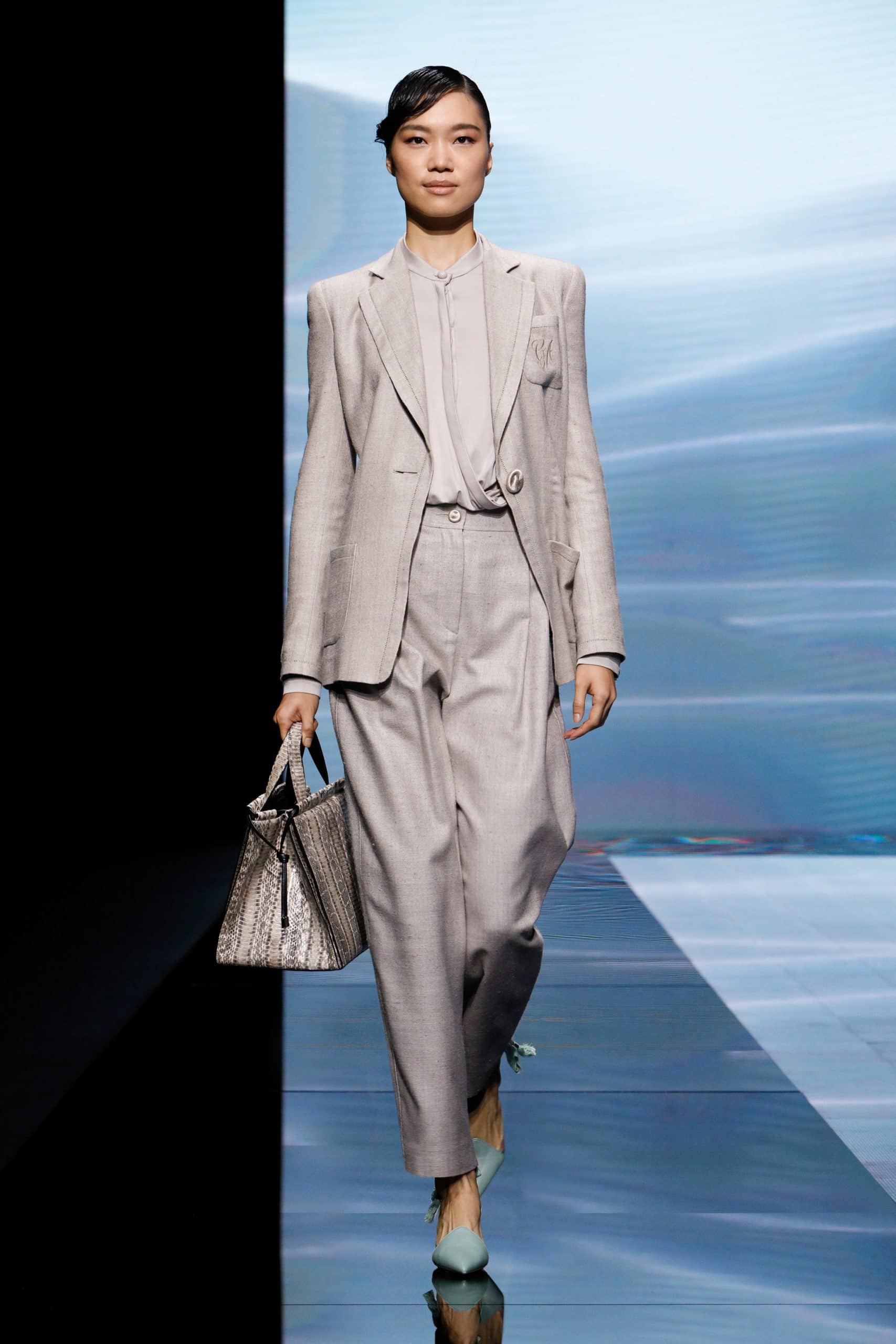 Giorgio Armani Frühling Sommer 2021 von RUNWAY MAGAZIN