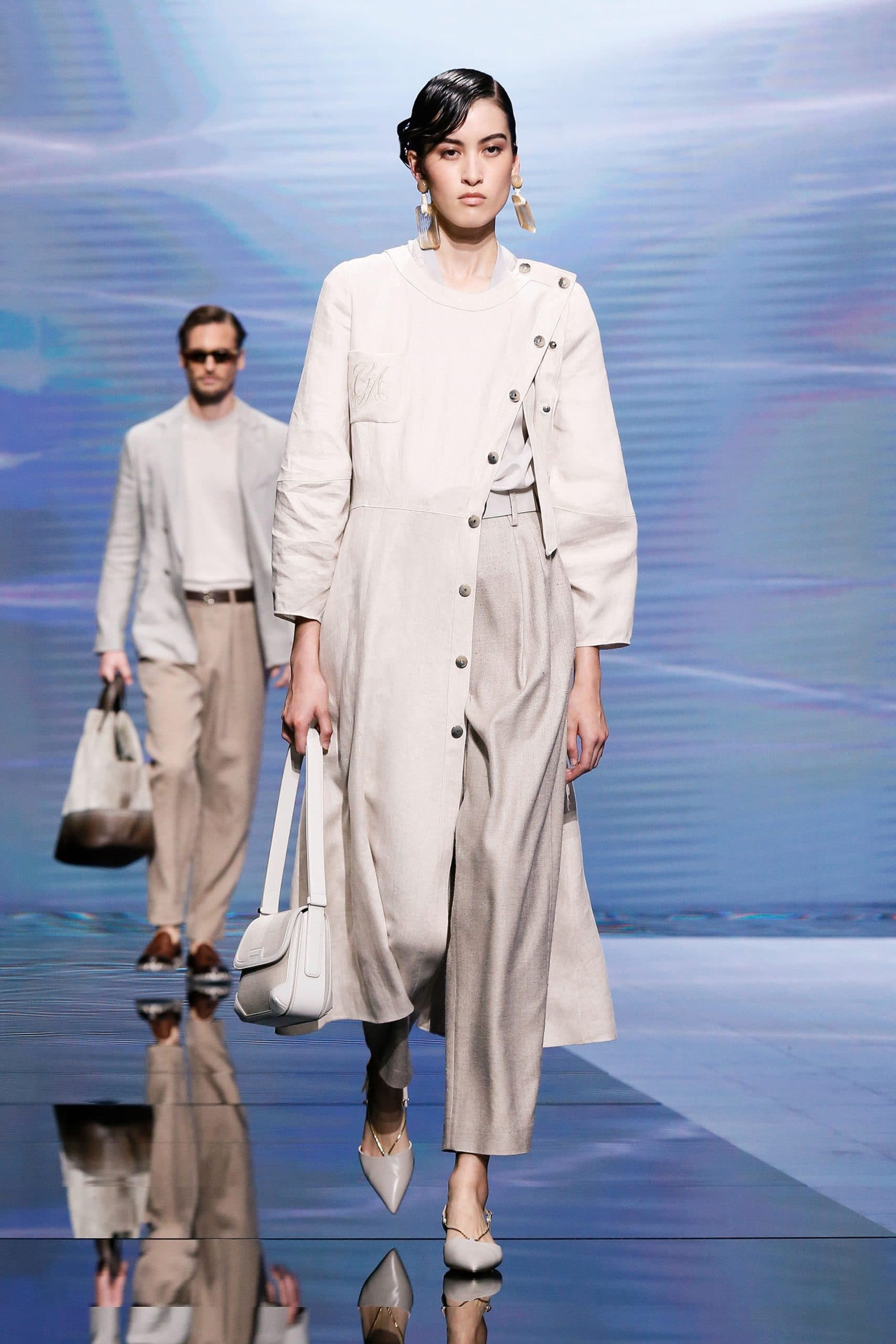 Giorgio Armani Frühling Sommer 2021 von RUNWAY MAGAZIN