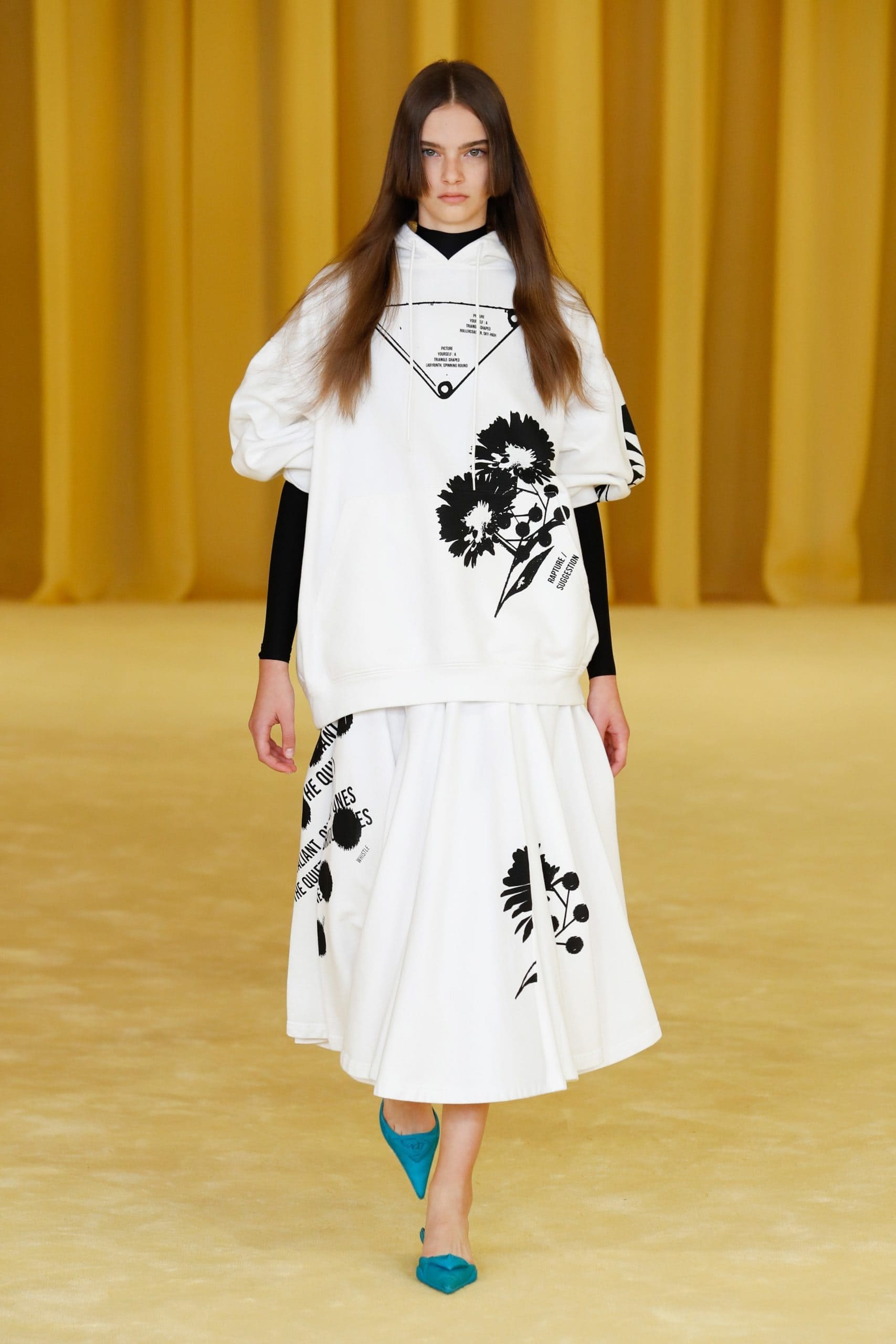 Prada Primavera Verano 2021 por RUNWAY REVISTA
