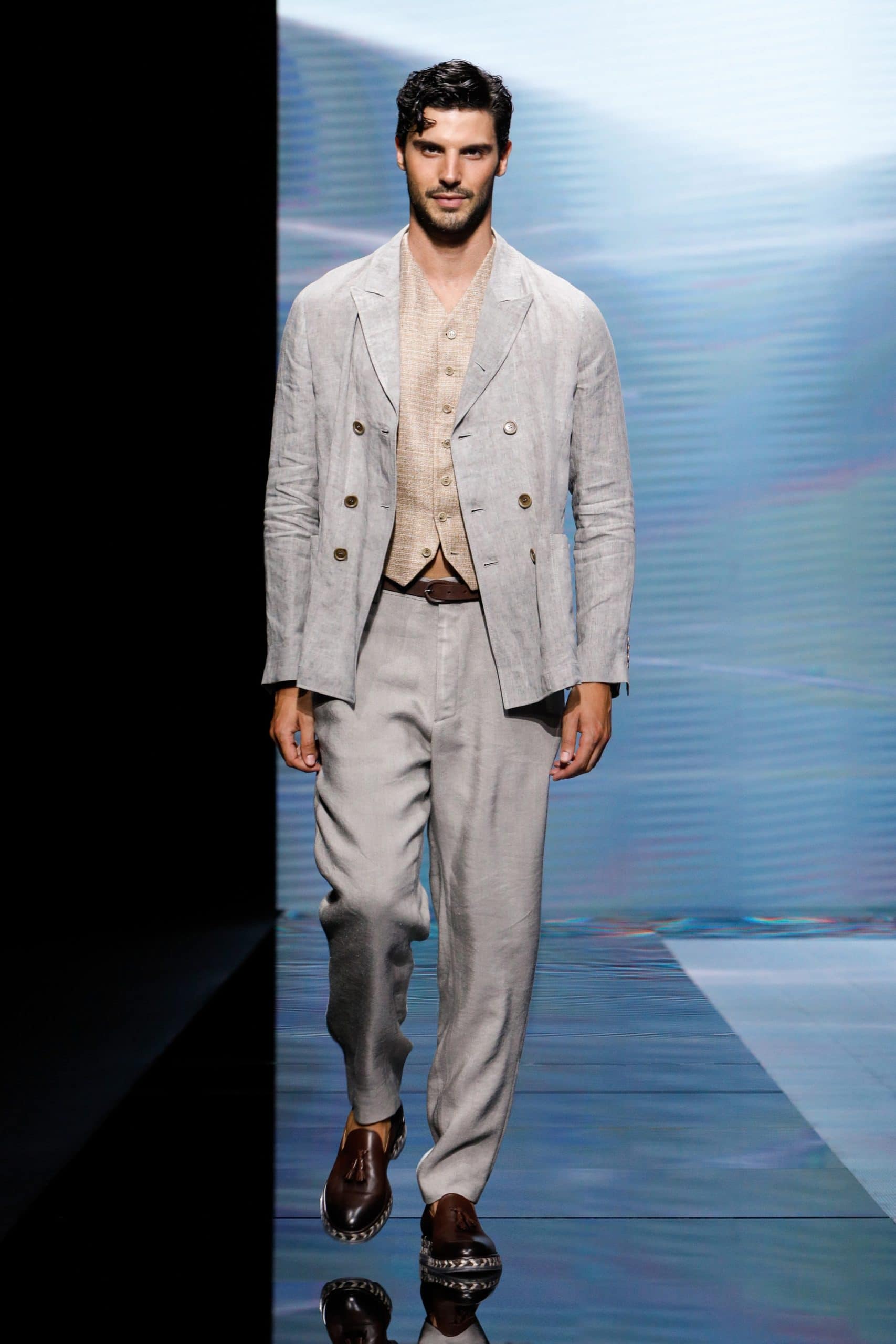 Giorgio Armani Frühling Sommer 2021 von RUNWAY MAGAZIN