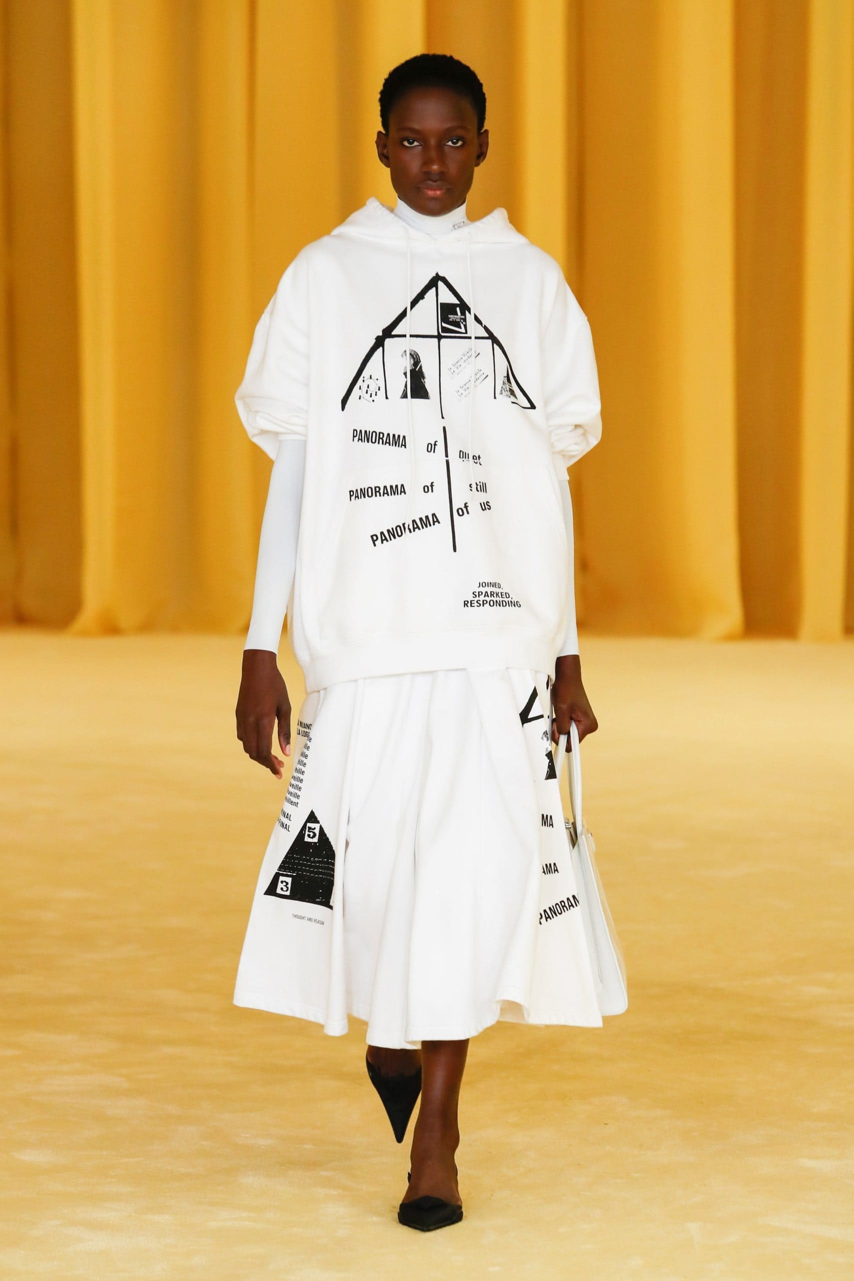 Prada Primavera Verano 2021 por RUNWAY REVISTA