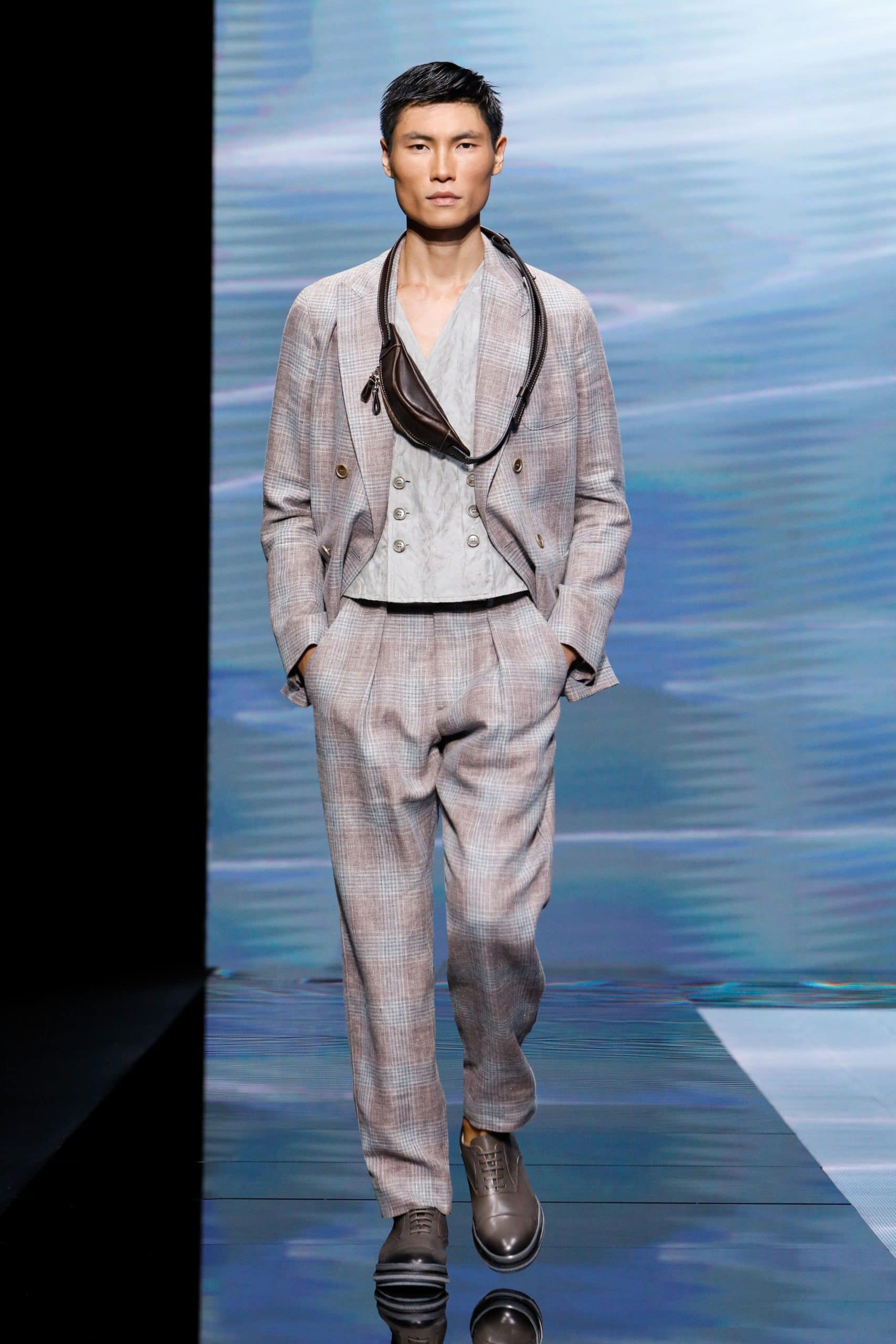 Giorgio Armani Frühling Sommer 2021 von RUNWAY MAGAZIN