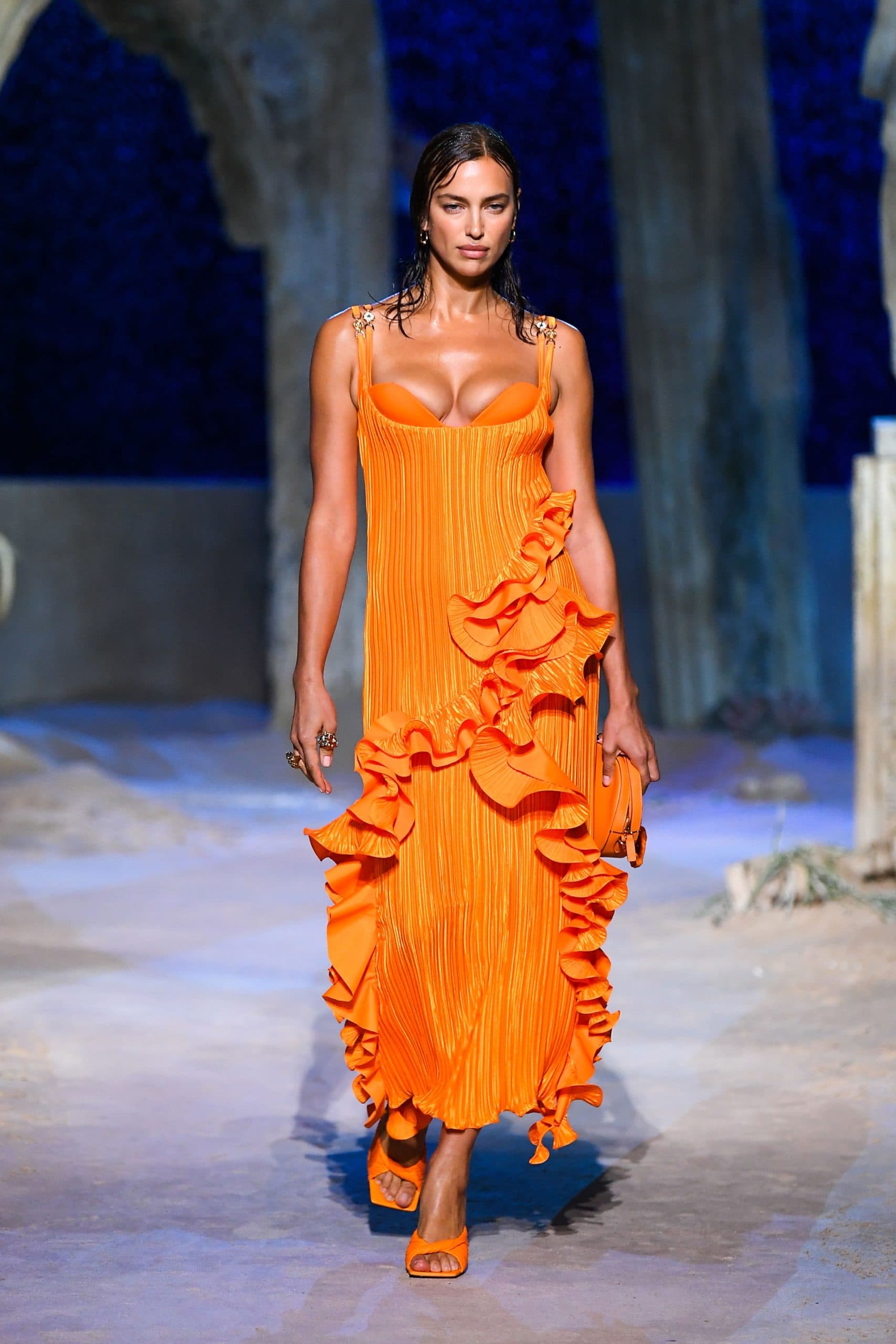 ヴェルサーチ春夏2021年 RUNWAY マガジン