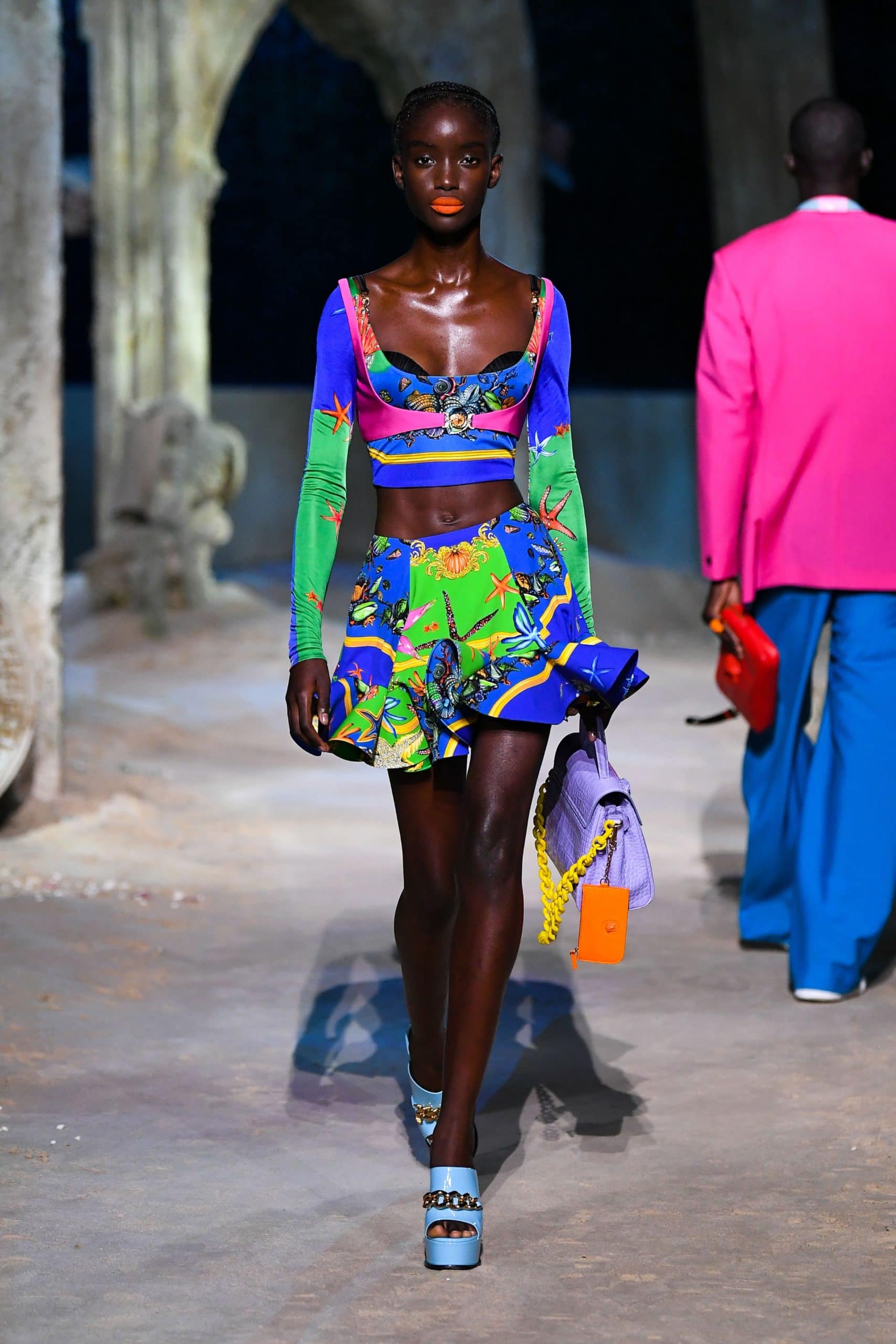ヴェルサーチ春夏2021年 RUNWAY マガジン