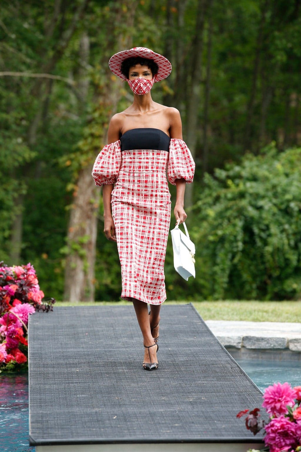 Christian Siriano Printemps Été 2021 New York par RUNWAY MAGAZINE