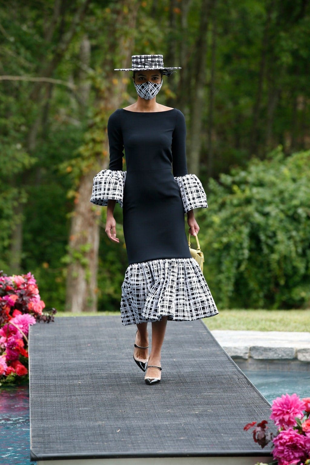 Christian Siriano Printemps Été 2021 New York par RUNWAY MAGAZINE