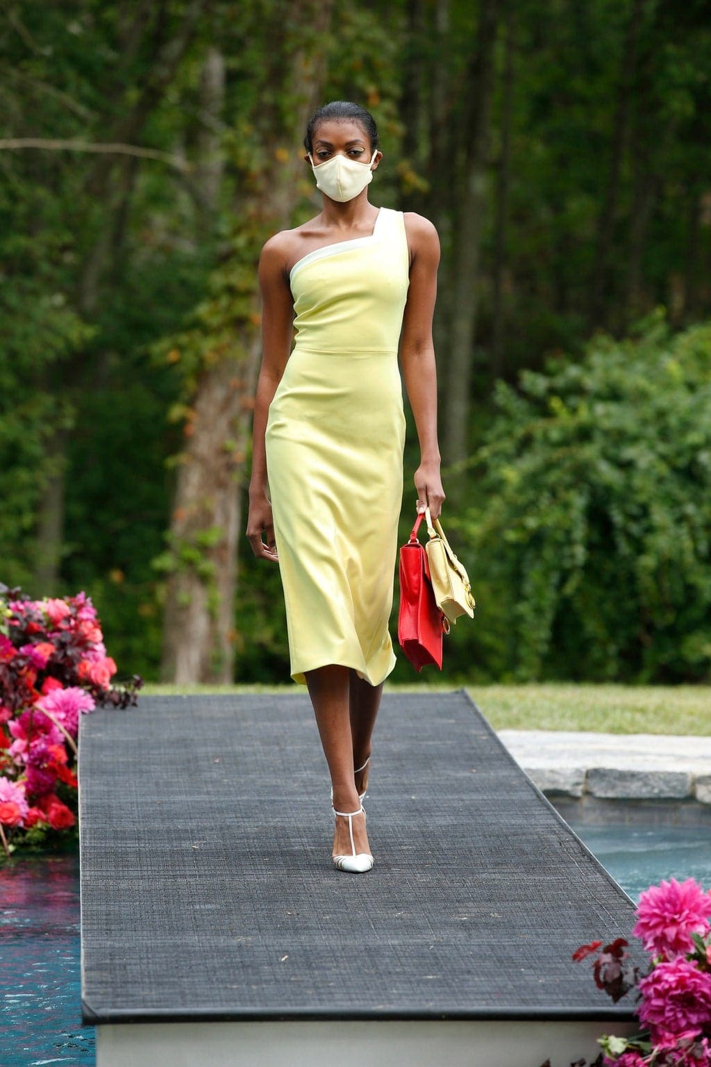 Christian Siriano Printemps Été 2021 New York par RUNWAY MAGAZINE
