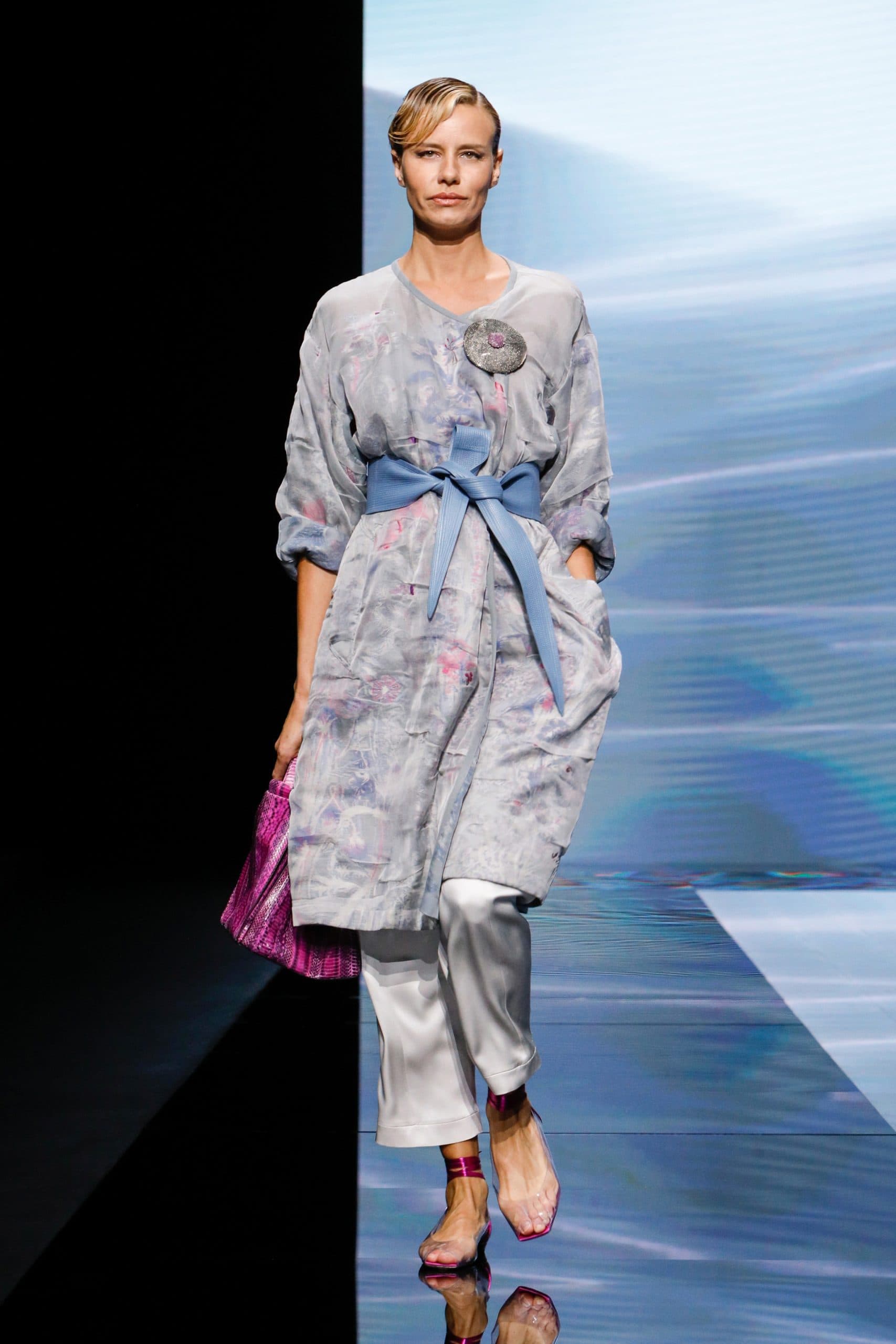 Giorgio Armani Frühling Sommer 2021 von RUNWAY MAGAZIN