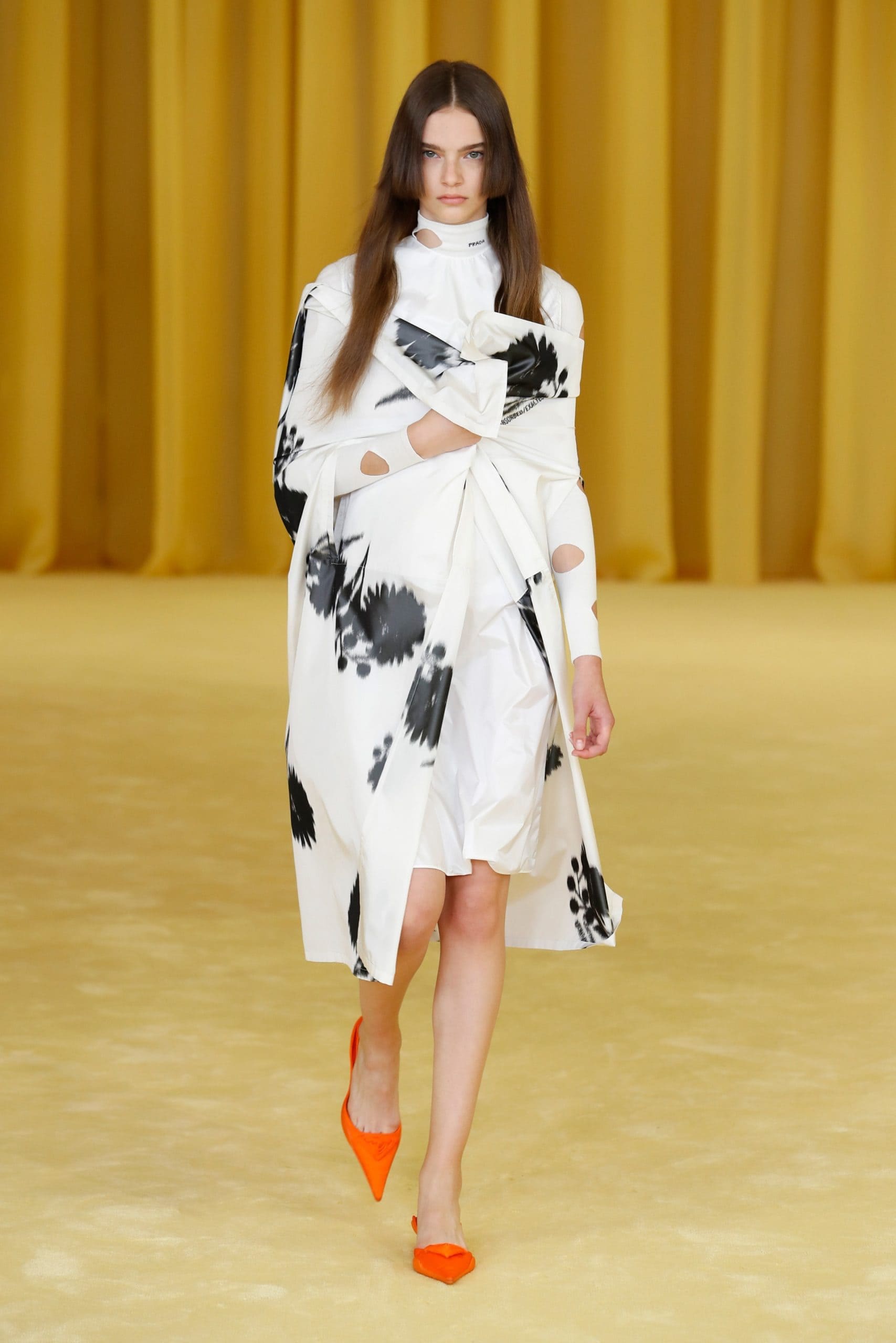 Prada Primavera Verano 2021 por RUNWAY REVISTA