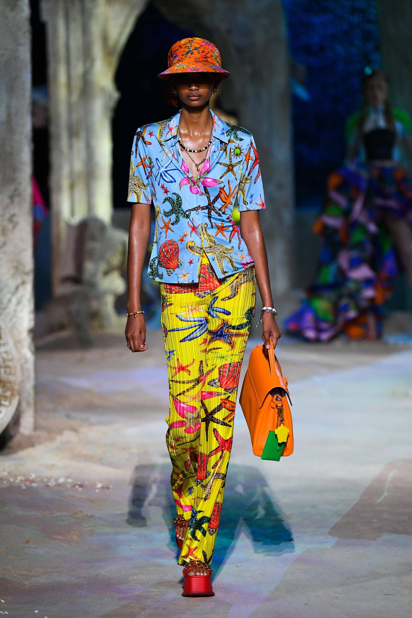 ヴェルサーチ春夏2021年 RUNWAY マガジン